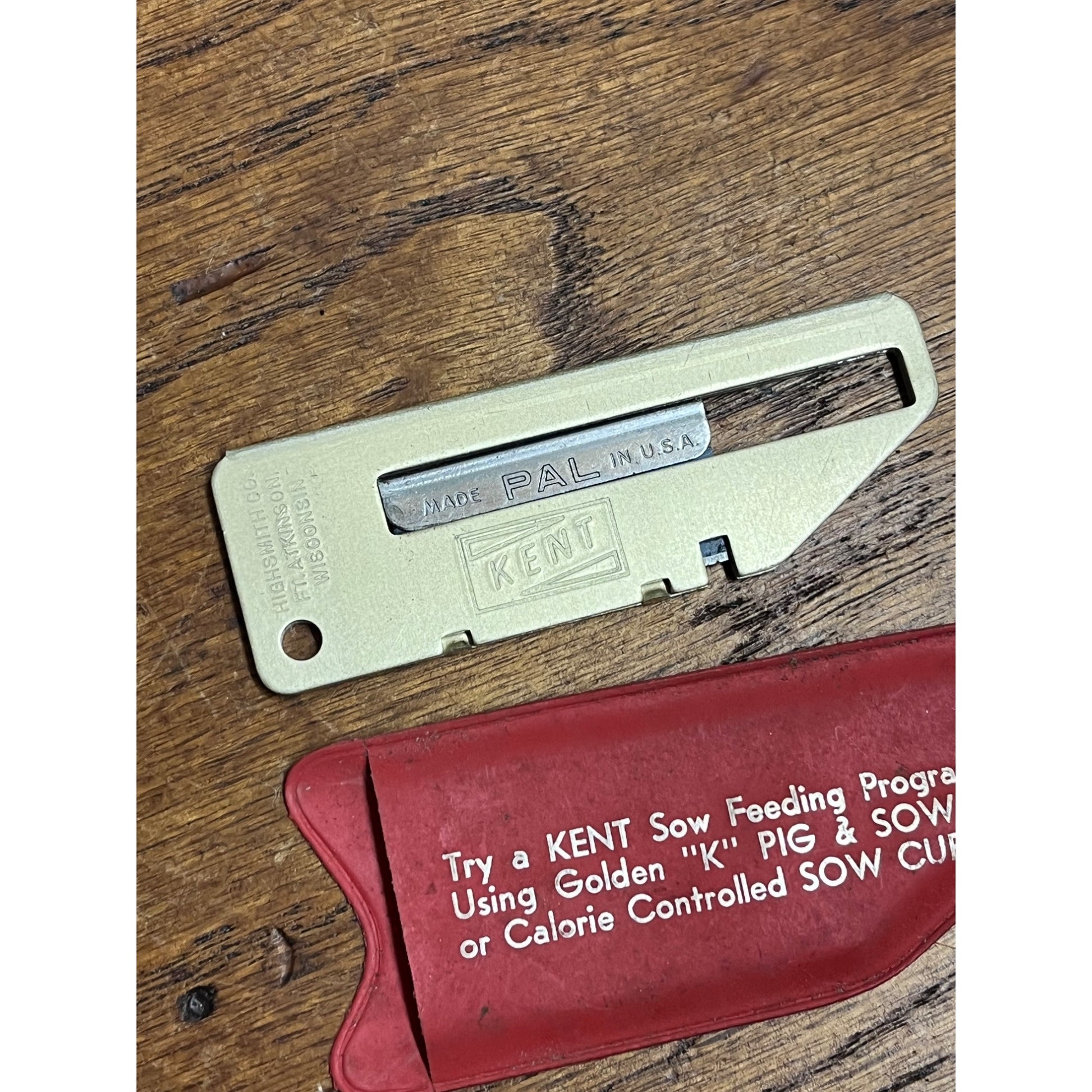 Vintage Box Cutter Razor Highsmith Co. Ft. Atkinson Wis Kent Feed Promo "k" Pig