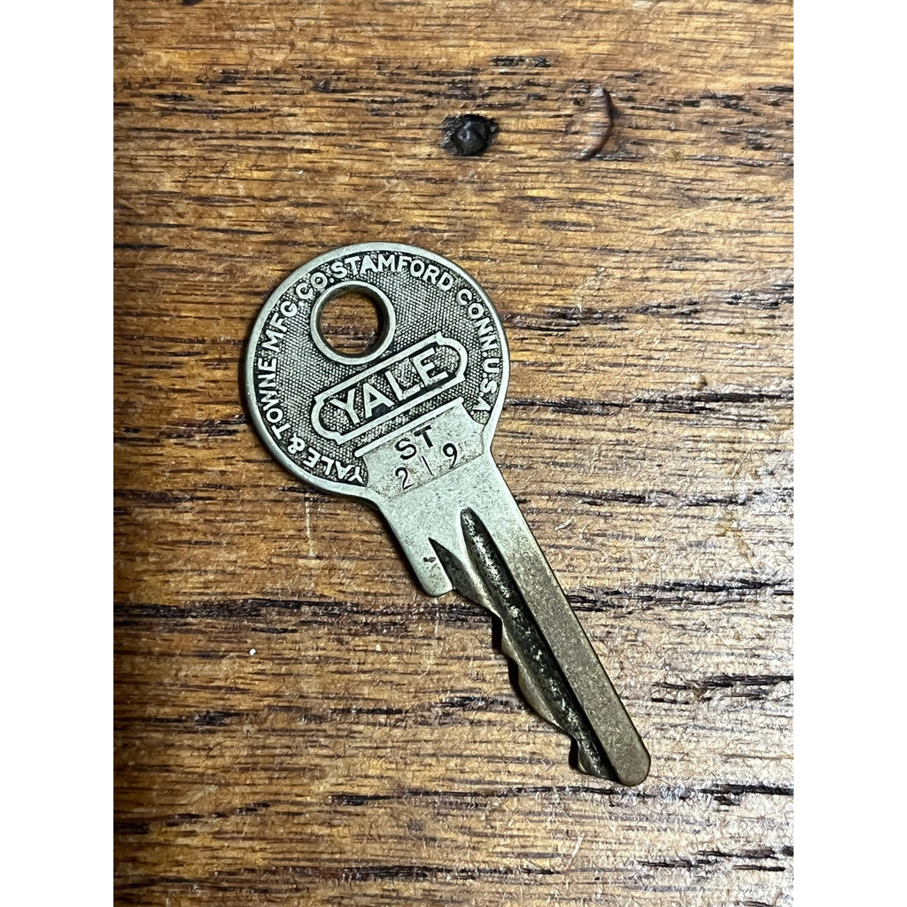 Vintage Studebaker Cars Automobiles Yale Junior  Cut Key