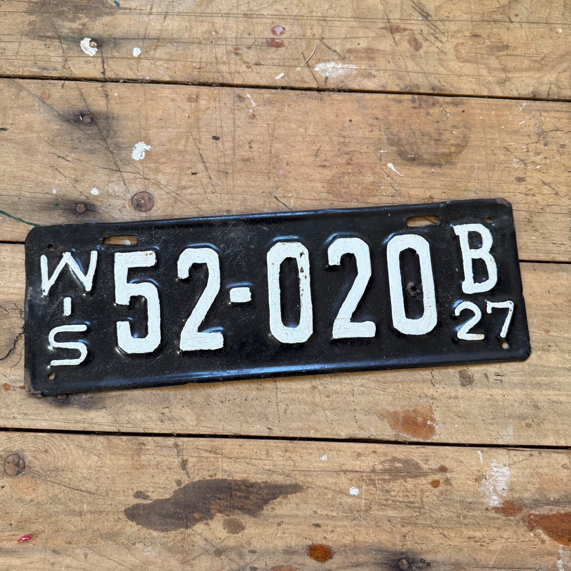 1927 Wisconsin License Plate 52-020 B Repainted