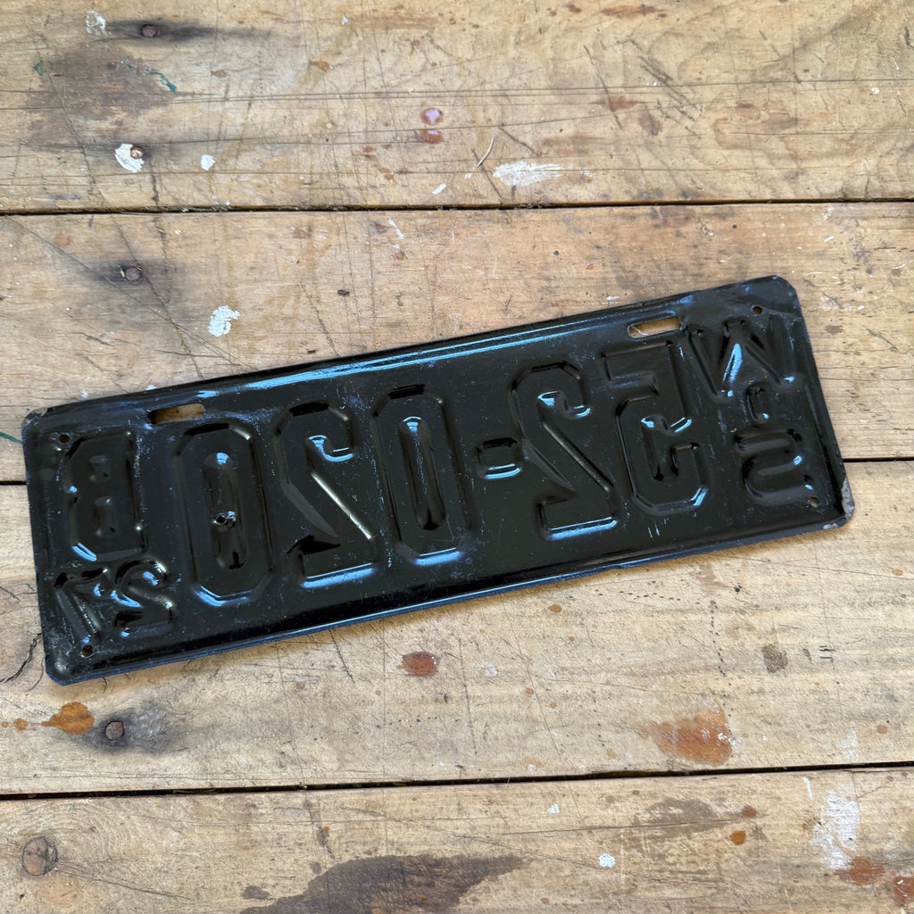 1927 Wisconsin License Plate 52-020 B Repainted