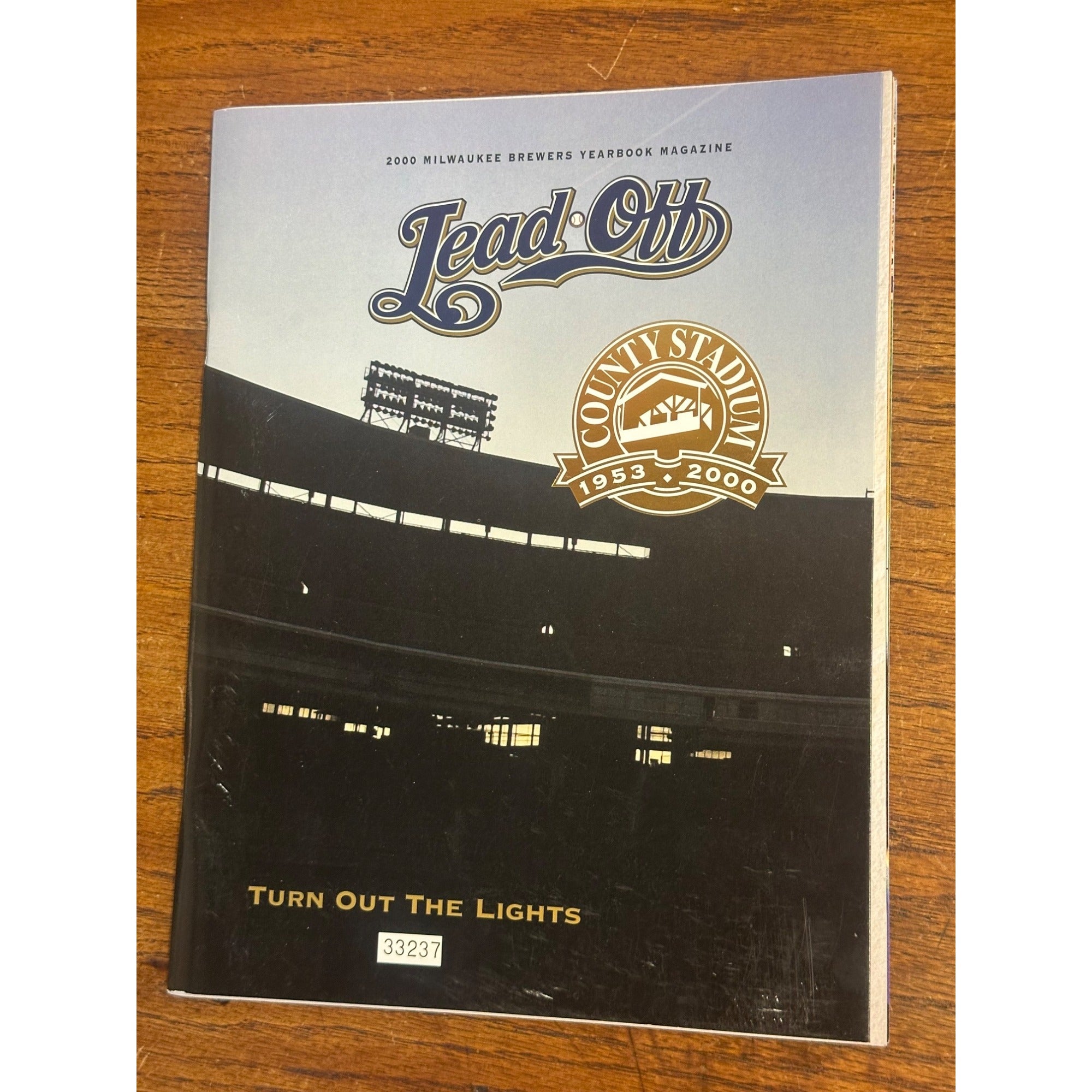 2000 Milwaukee Brewers Yearbook Magazine Lead Off ** County Stadium Last Game