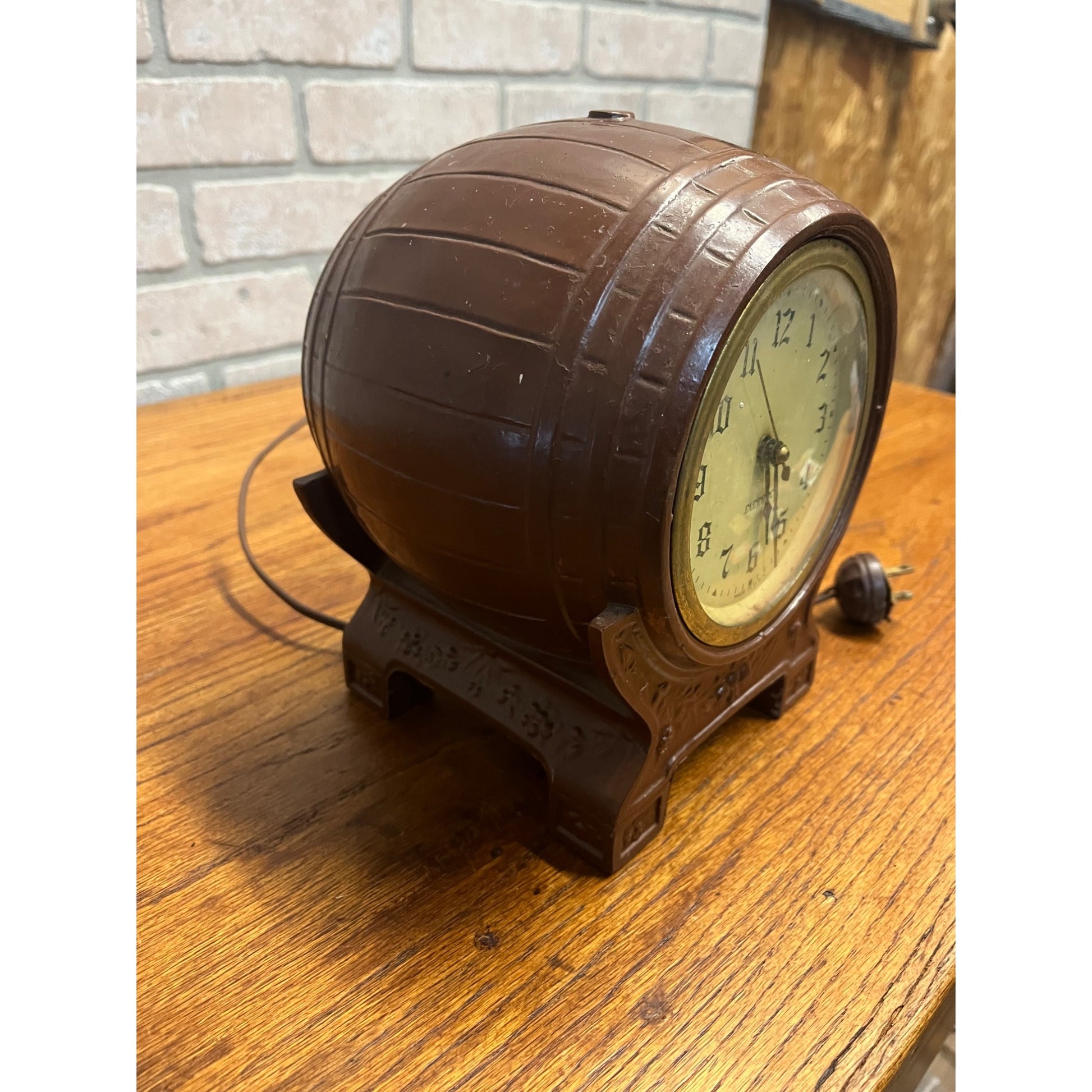 Vintage Windsor Electric Barrel Novelty Clock Cast Metal USA - Parts / Repair