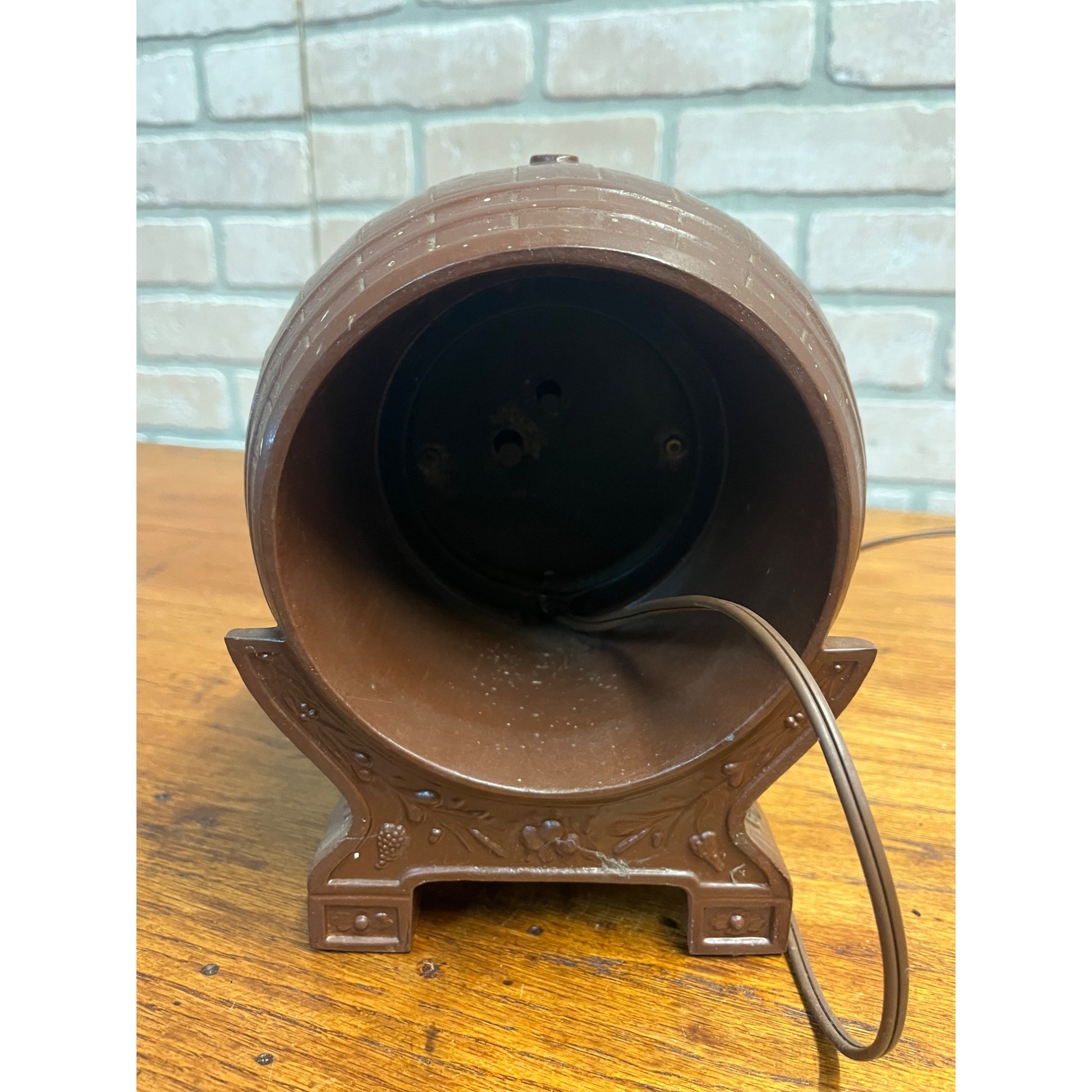 Vintage Windsor Electric Barrel Novelty Clock Cast Metal USA - Parts / Repair