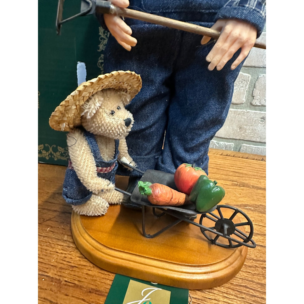 J &T Imaginations Boyds Collection Gardener Nickleby Hoe Hoe Hoe Style #73352