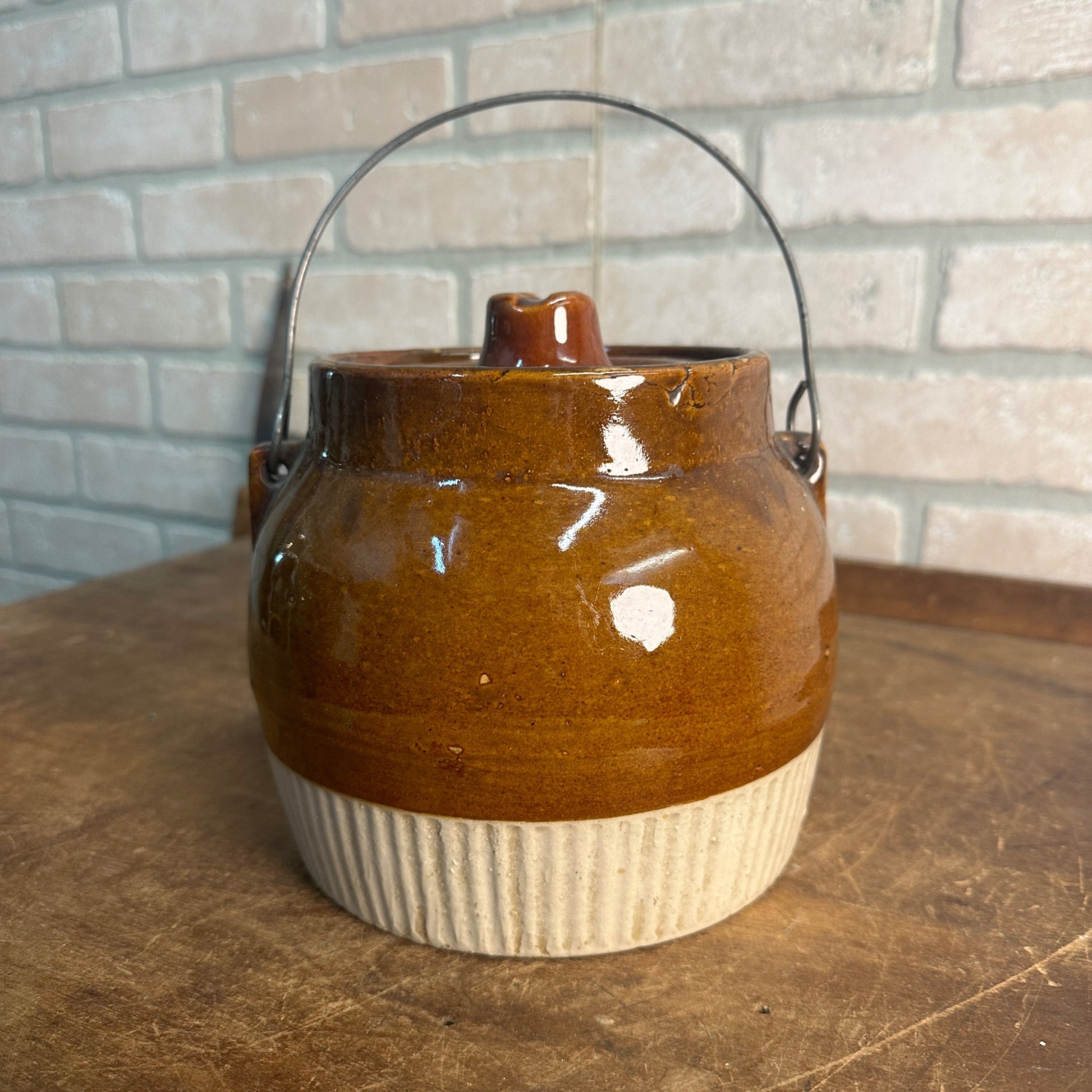 Vintage Red Wing Bean Pot Wire Bail Handle Union Stoneware Co Carmel Color W/ Lid