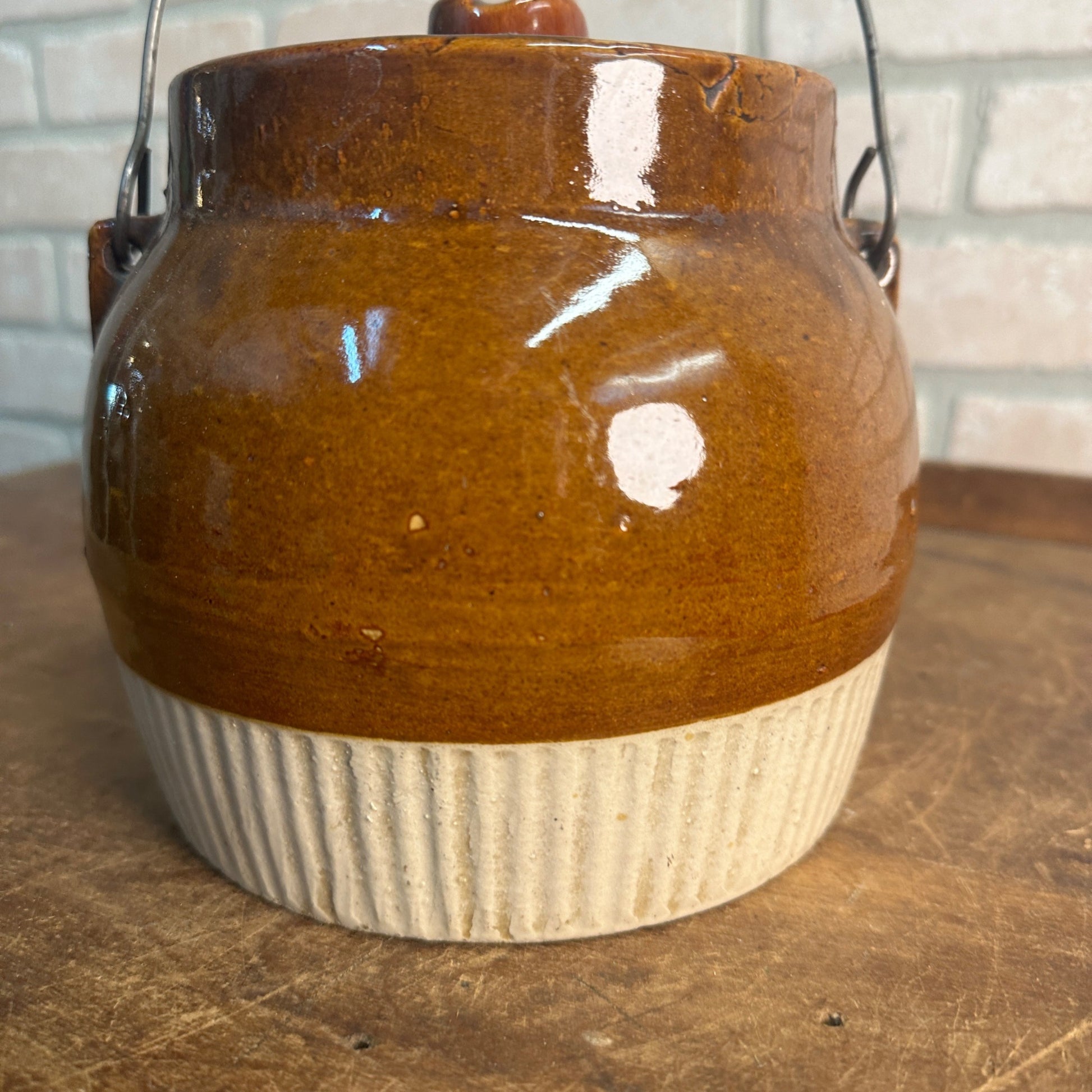 Vintage Red Wing Bean Pot Wire Bail Handle Union Stoneware Co Carmel Color W/ Lid
