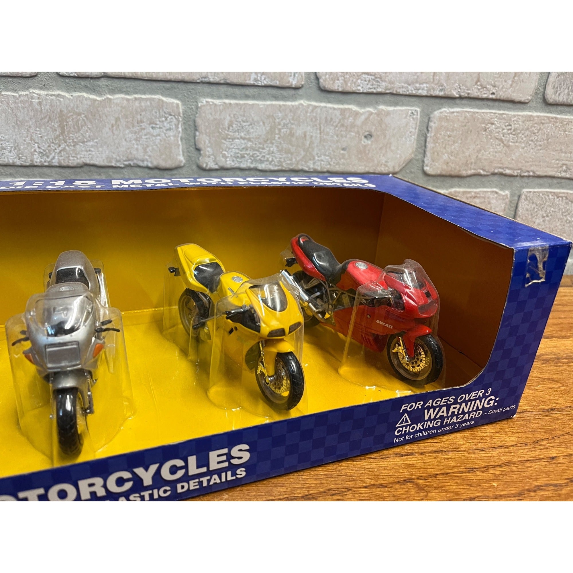 Maisto 1:18 Scale Road And Track 1/18 Scale DUCATI Motorcycle NEW 5-Pack