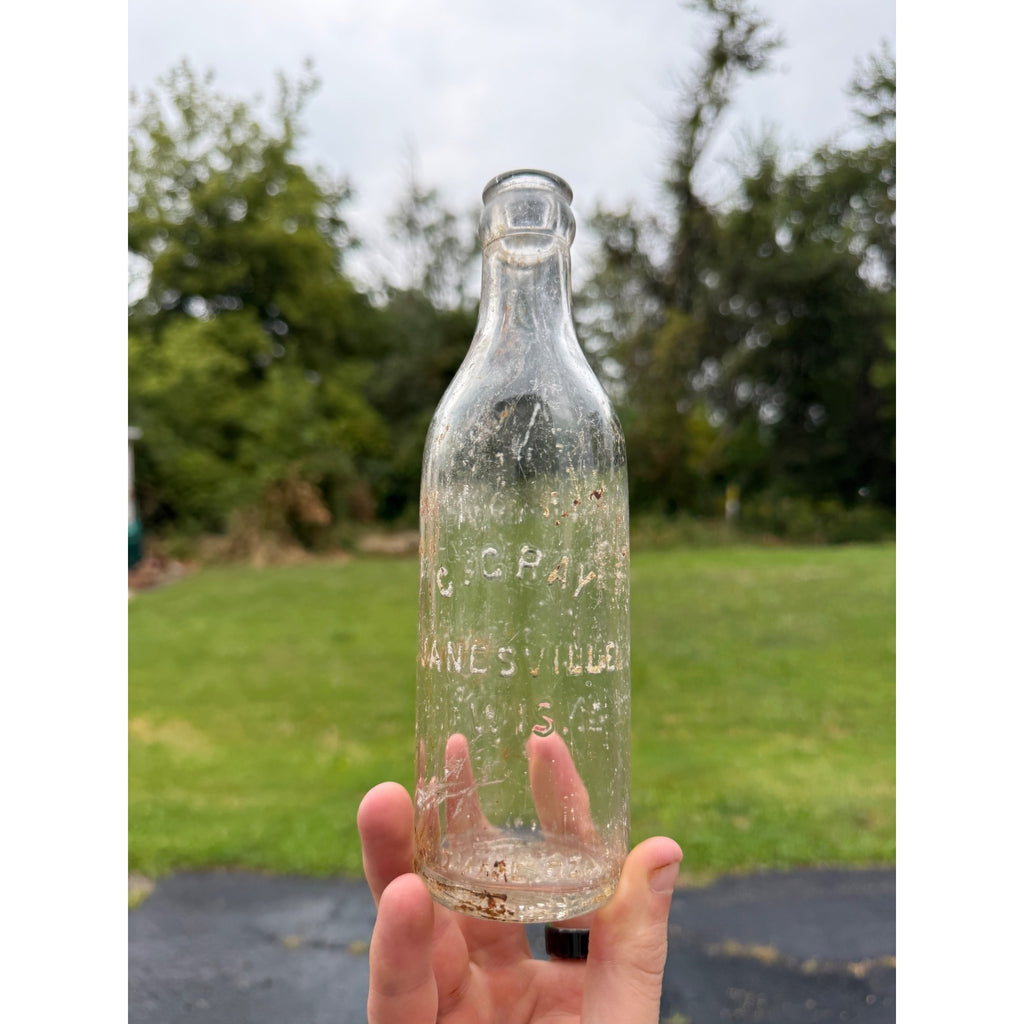 1920s C Gray Beverages 7-1/2 oz Soda Pop Bottle Janesville Wisconsin Crown Top