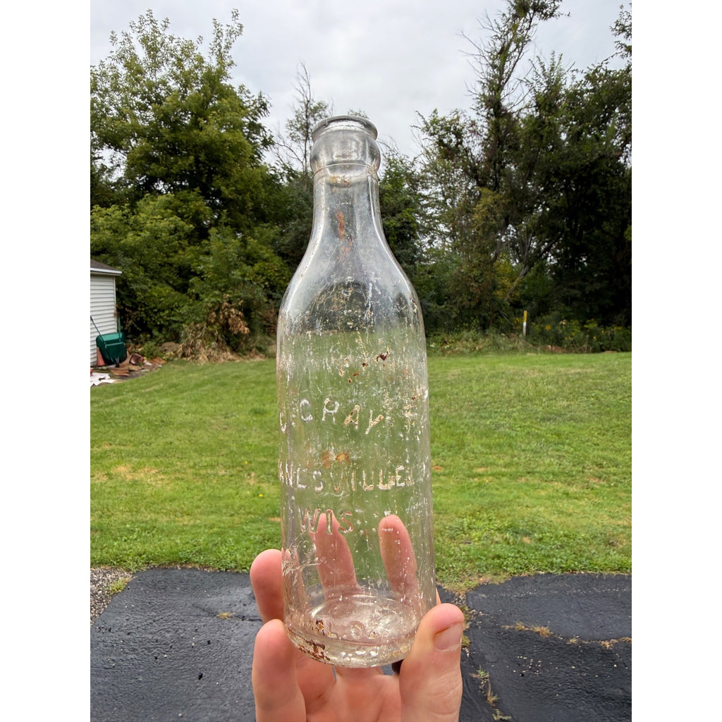 1920s C Gray Beverages 7-1/2 oz Soda Pop Bottle Janesville Wisconsin Crown Top