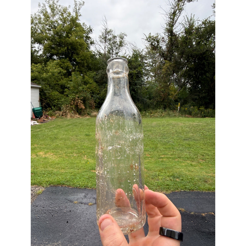 1920s C Gray Beverages 7-1/2 oz Soda Pop Bottle Janesville Wisconsin Crown Top