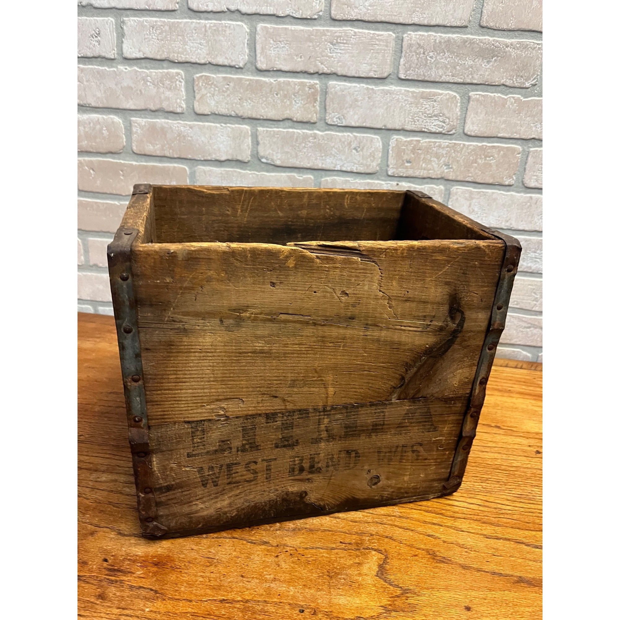 Vintage West Bend Lithia Beer Crate for 6 Quart Bottles Case Wisconsin Wis WI