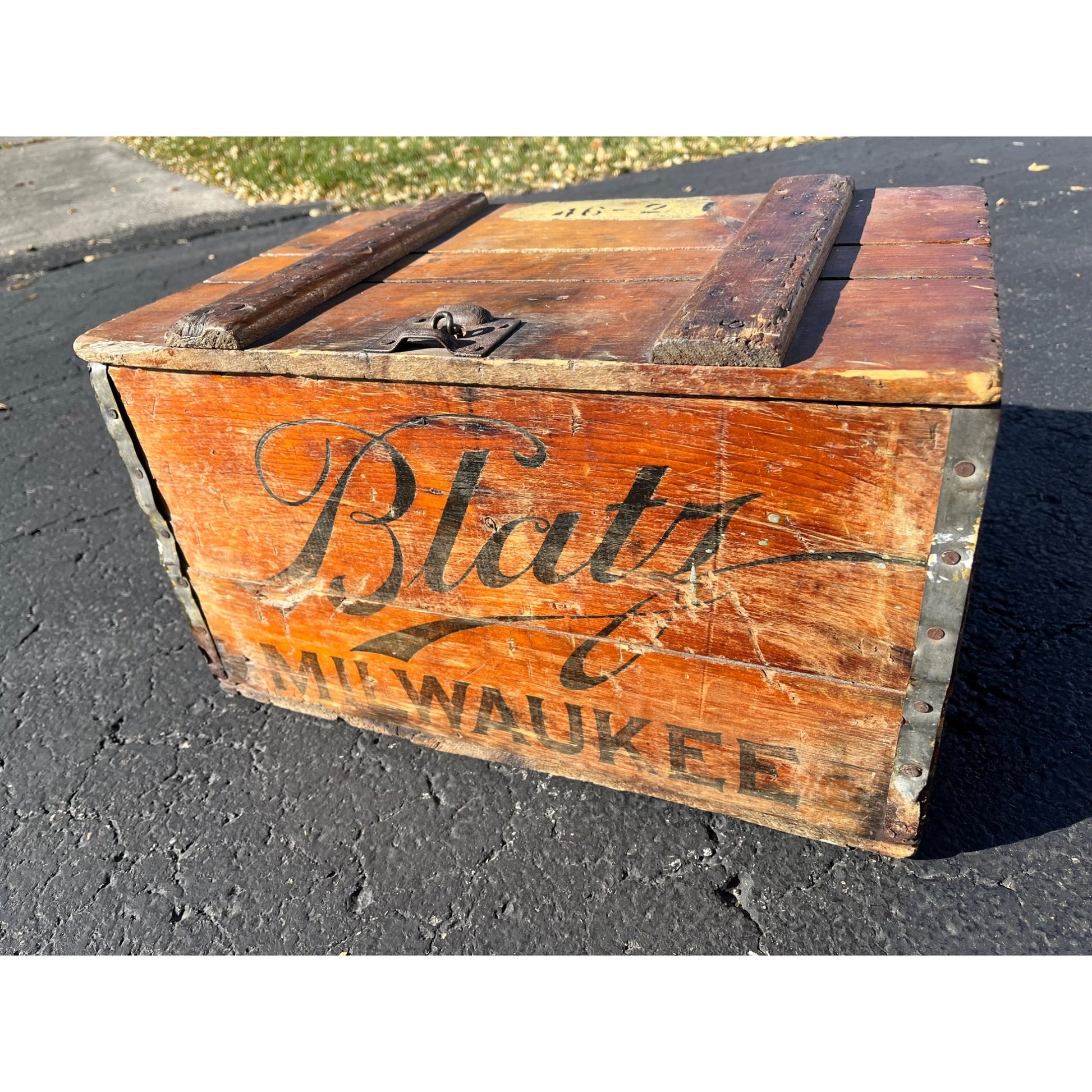 Vintage Blatz Beer Lidded Wooden Crate Case Box Milwaukee Wis