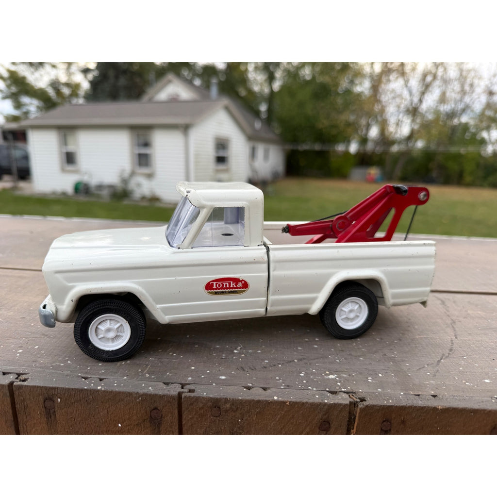Vintage Tonka Wrecker Tow Truck Pressed Steel Toy 9.5" Long