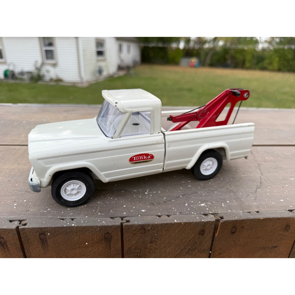 Vintage Tonka Wrecker Tow Truck Pressed Steel Toy 9.5" Long