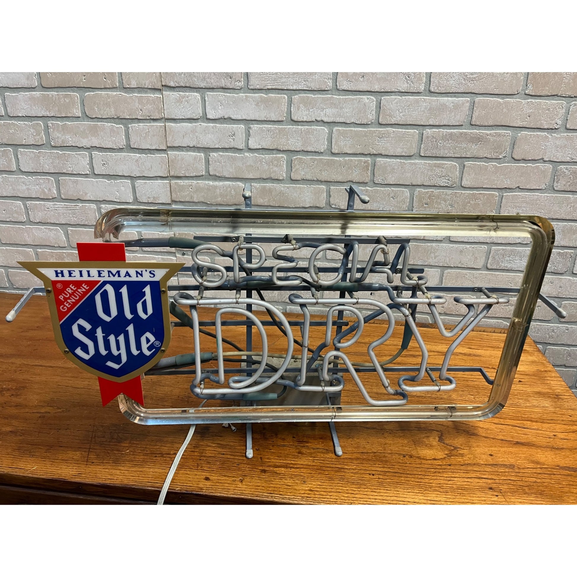 Vintage 1980s Heileman's Old Style Special Dry Beer Lighted Bar Neon Sign