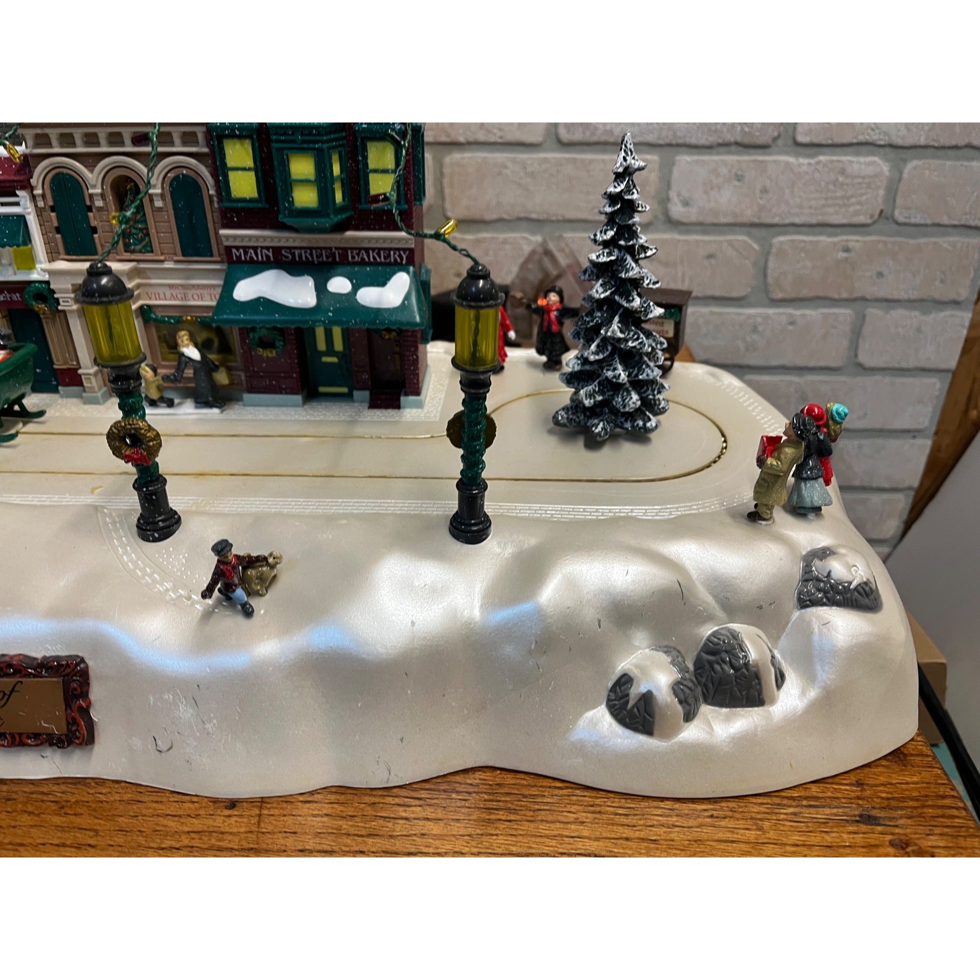 Vintage Christmas The Magic of Main Street 1997 by Trendmasters Lighted - READ