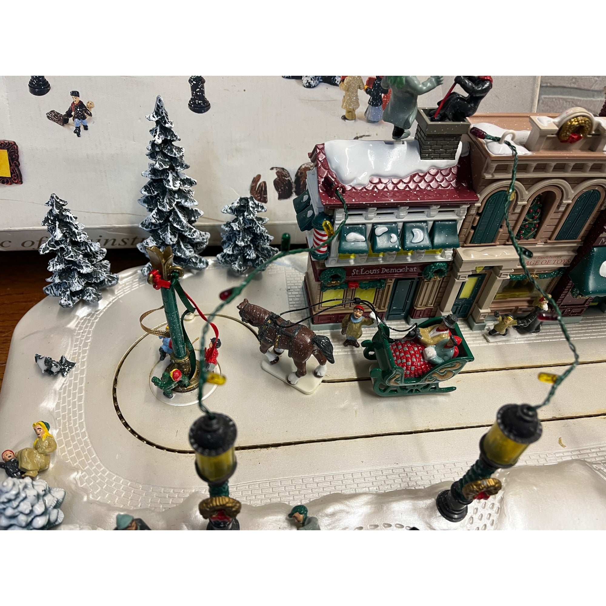 Vintage Christmas The Magic of Main Street 1997 by Trendmasters Lighted - READ