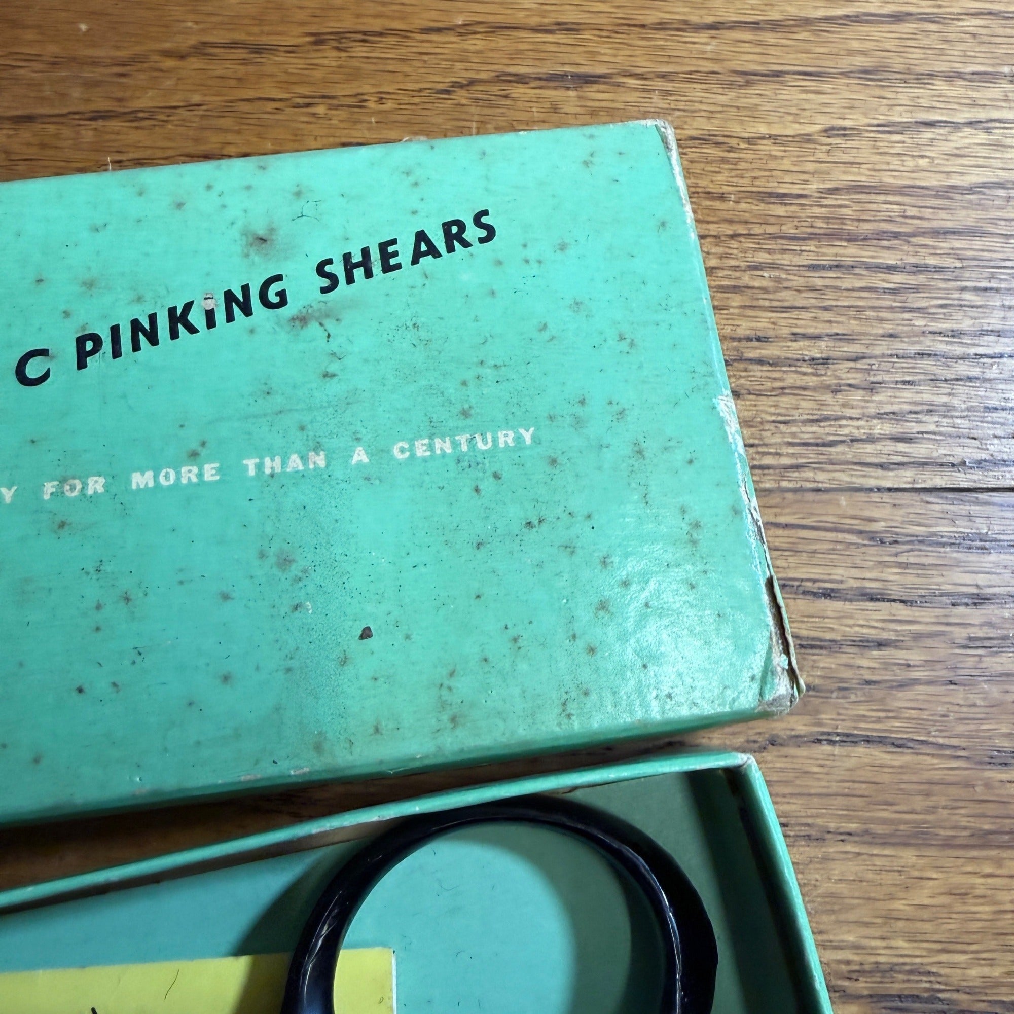 WISS 9” Model C Pinking Shears Vintage Black Handle 3-1/2” Length Cut w/ Box