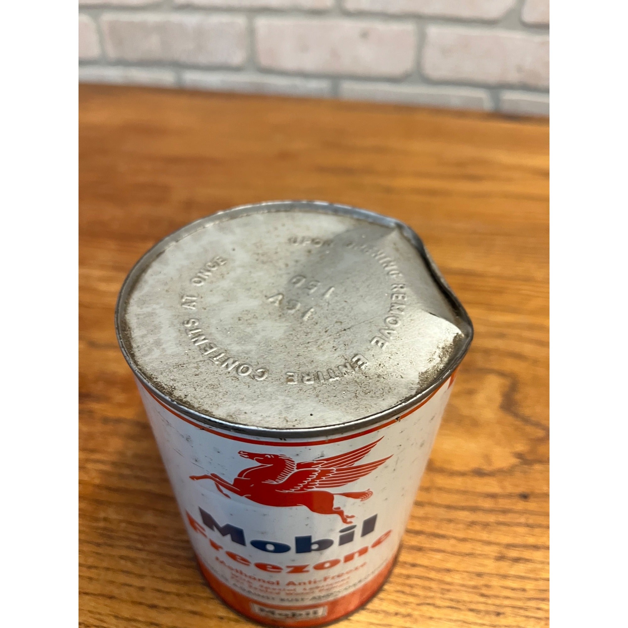 Vintage Mobile Gas Oil Freezone Anti Freeze Quart Tin Can Advertising * Dented