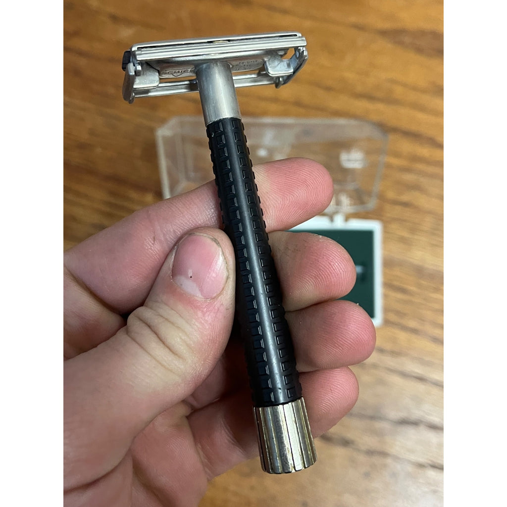 Vintage 1965 Schick Krona Safety Razor W/ Original Case