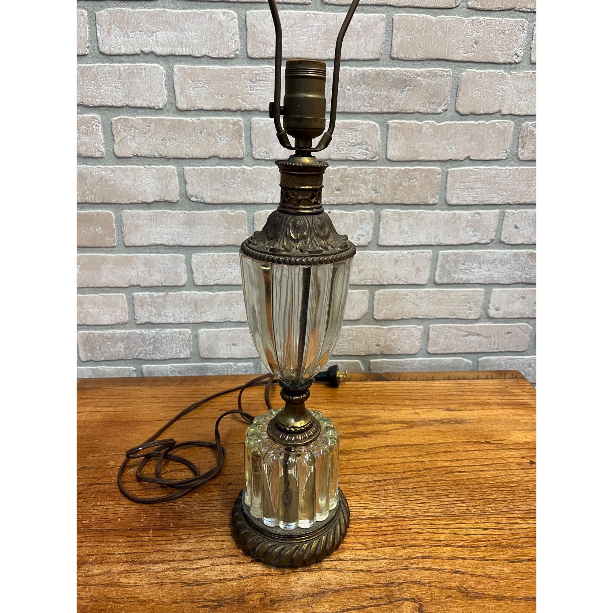 Vintage Mid-Century Hollywood Regency Tiered Ribbed Glass Column Table Lamp Brass MCM