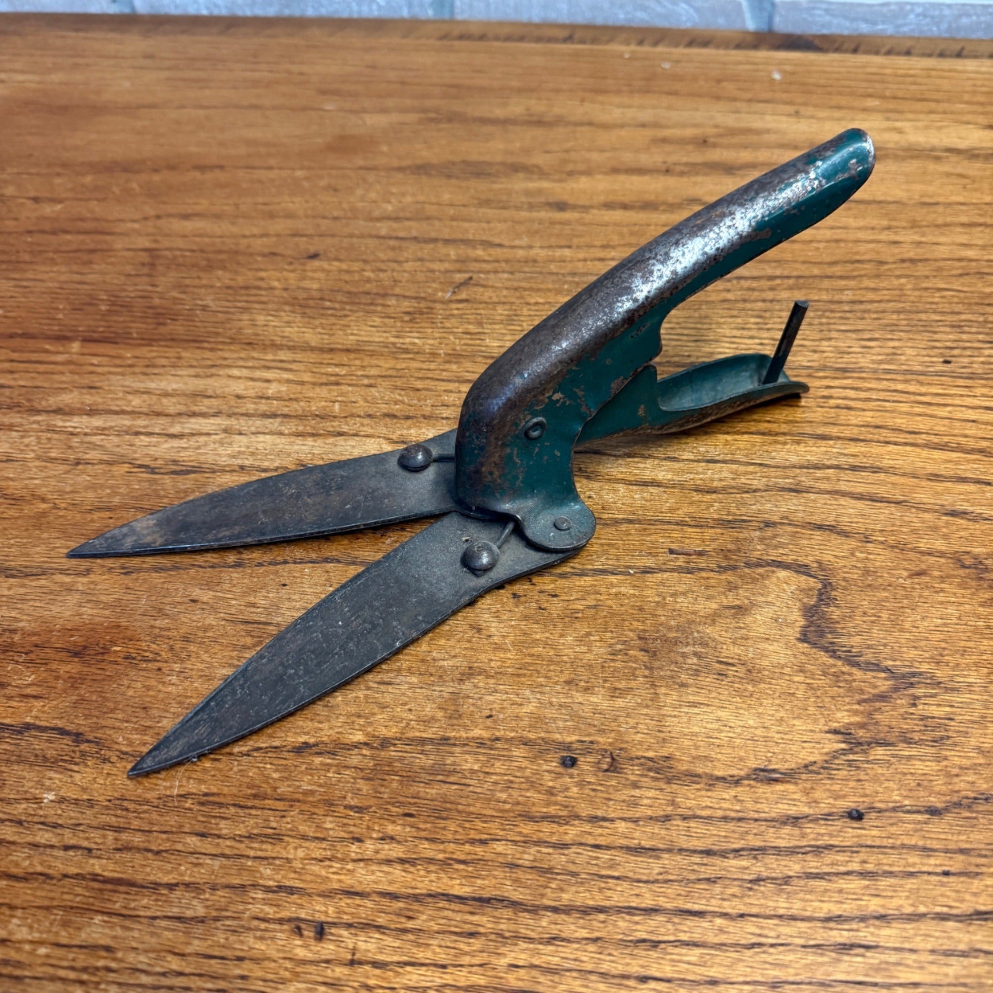 Vintage Hand Garden Shears Loppers Pruners Greenhouse Garden Decor Green