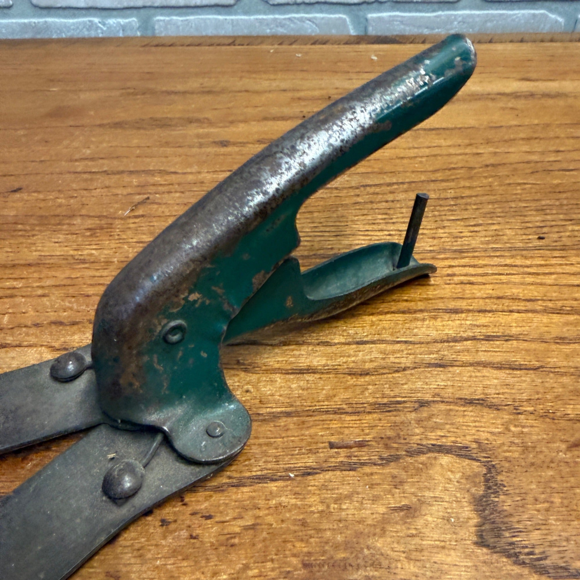 Vintage Hand Garden Shears Loppers Pruners Greenhouse Garden Decor Green