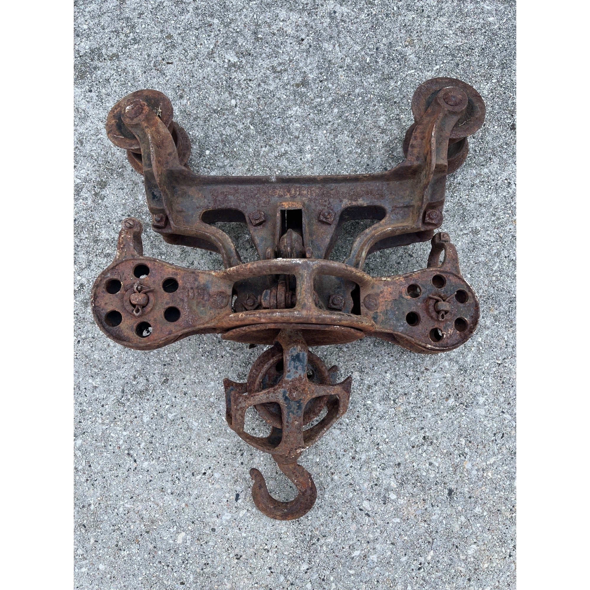 Antique Leader Cast Iron Farm Hay Trolley Barn Equipment w/ Center Drop Pulley