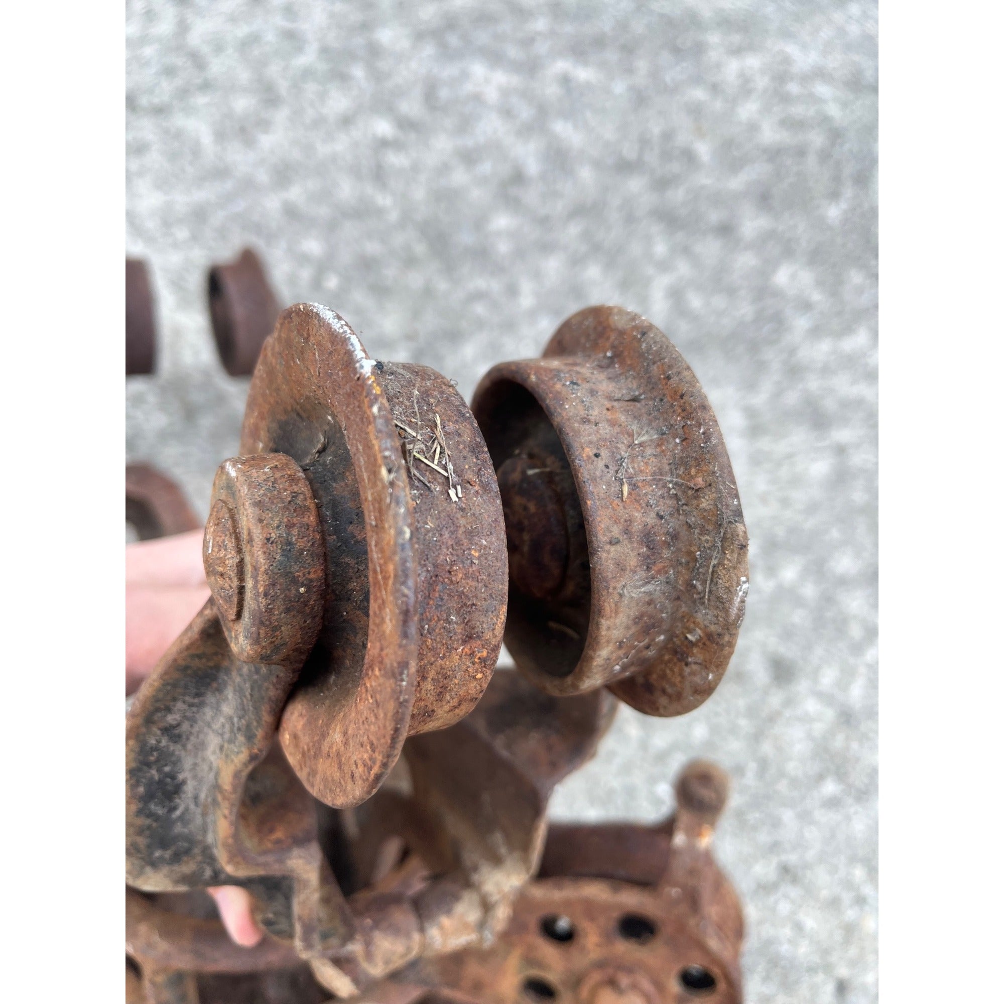 Antique Leader Cast Iron Farm Hay Trolley Barn Equipment w/ Center Drop Pulley