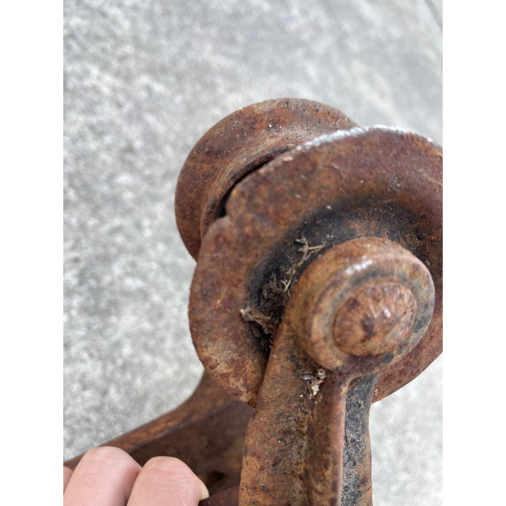 Antique Leader Cast Iron Farm Hay Trolley Barn Equipment w/ Center Drop Pulley