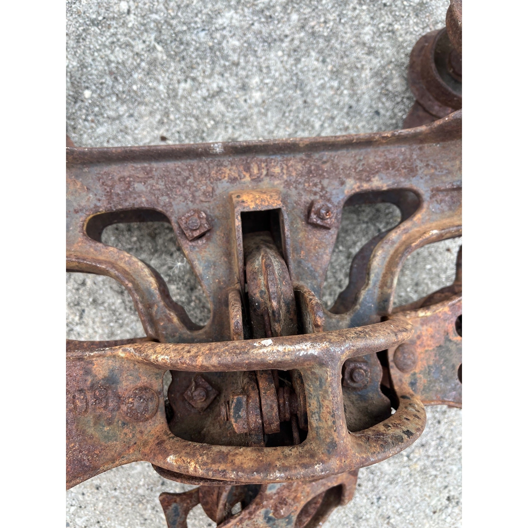 Antique Leader Cast Iron Farm Hay Trolley Barn Equipment w/ Center Drop Pulley