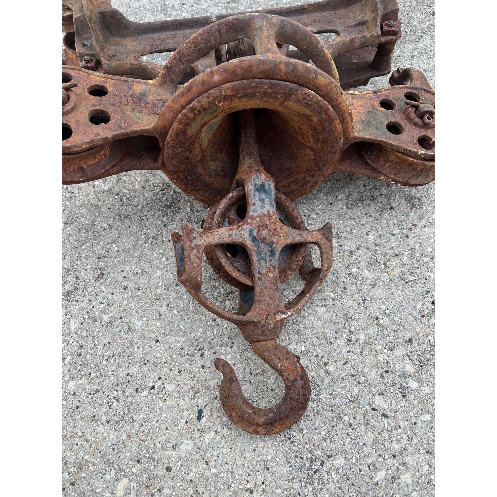 Antique Leader Cast Iron Farm Hay Trolley Barn Equipment w/ Center Drop Pulley