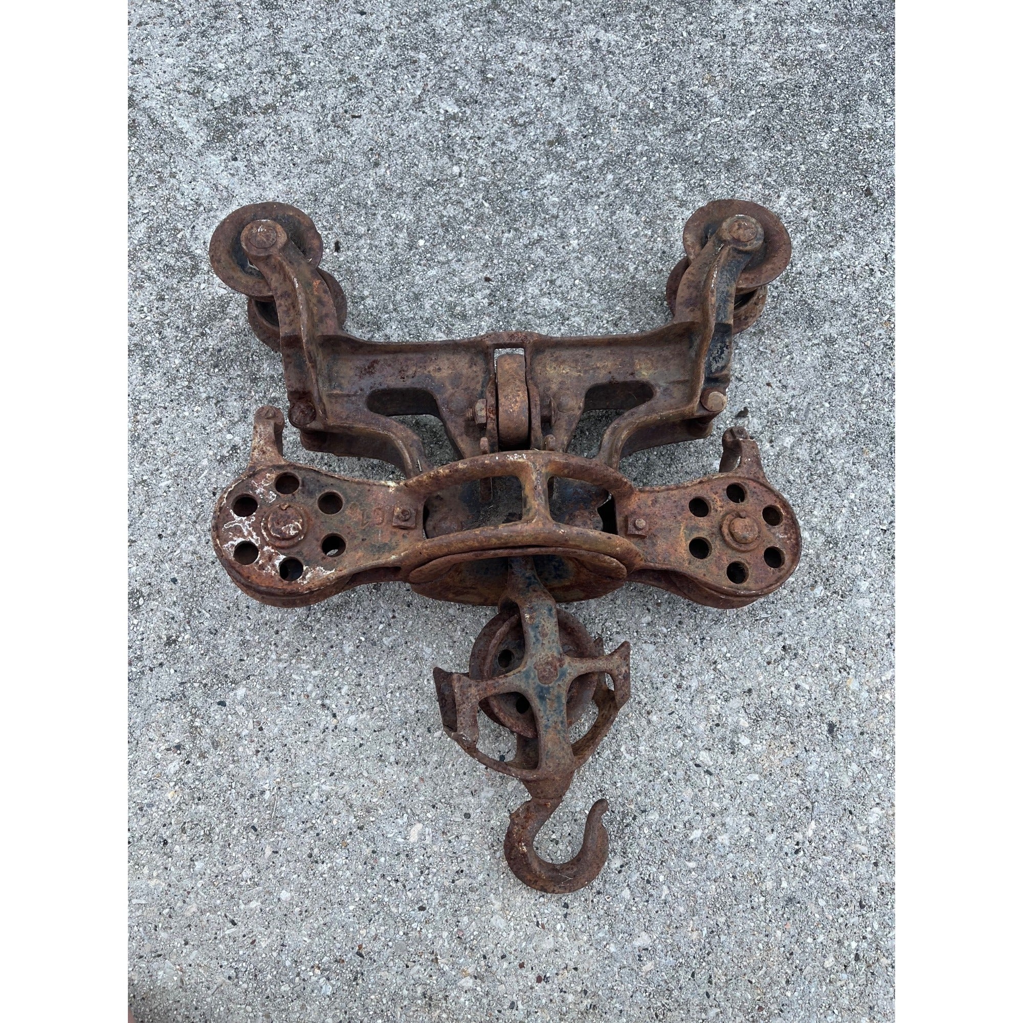 Antique Leader Cast Iron Farm Hay Trolley Barn Equipment w/ Center Drop Pulley