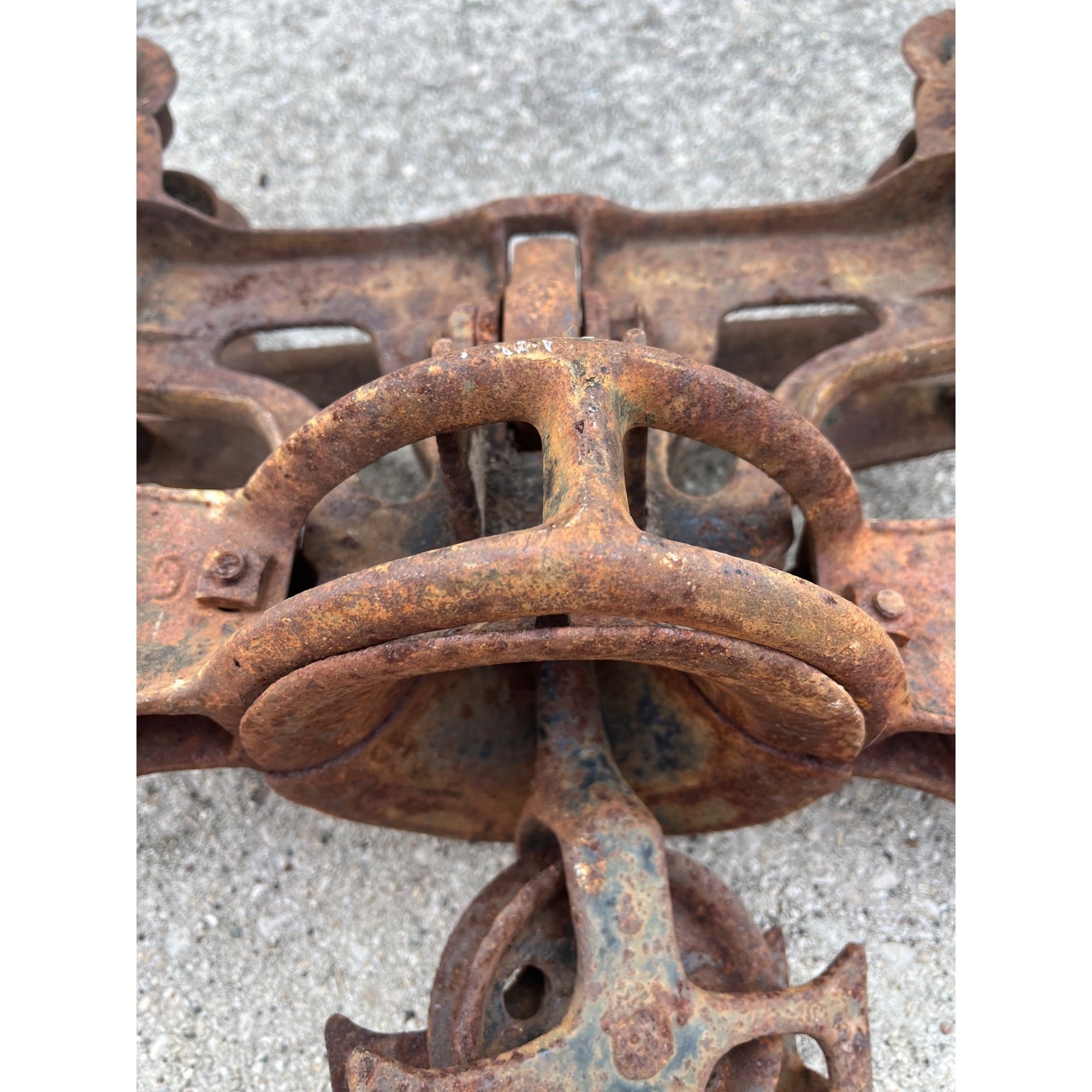 Antique Leader Cast Iron Farm Hay Trolley Barn Equipment w/ Center Drop Pulley