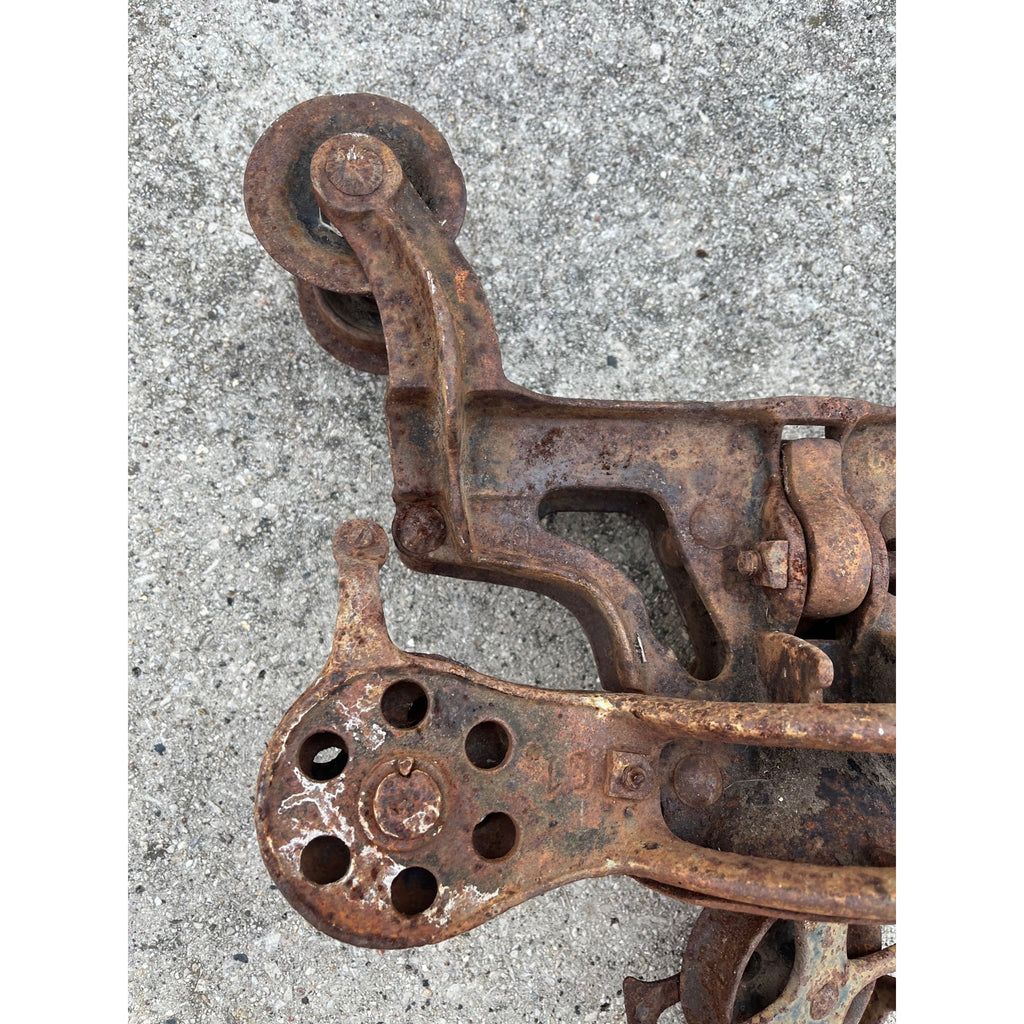 Antique Leader Cast Iron Farm Hay Trolley Barn Equipment w/ Center Drop Pulley