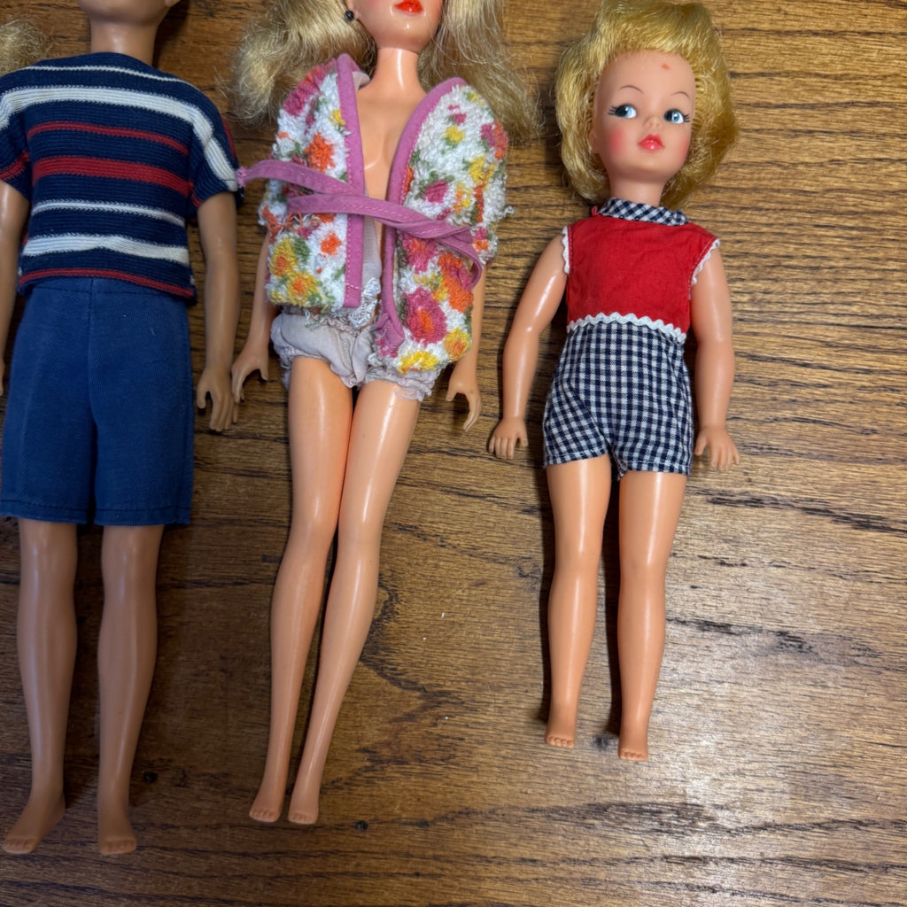 Vintage Tammy Ideal Toys Doll Lot W/ Clothes and Carry Case