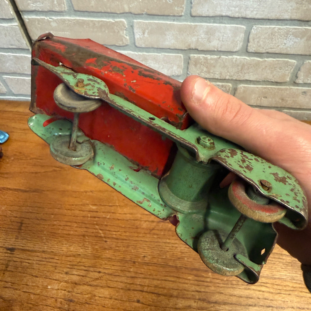 Vintage 1930s Marx / Wyandotte Pressed Steel Delivery Truck Toy 7.5" Red Green