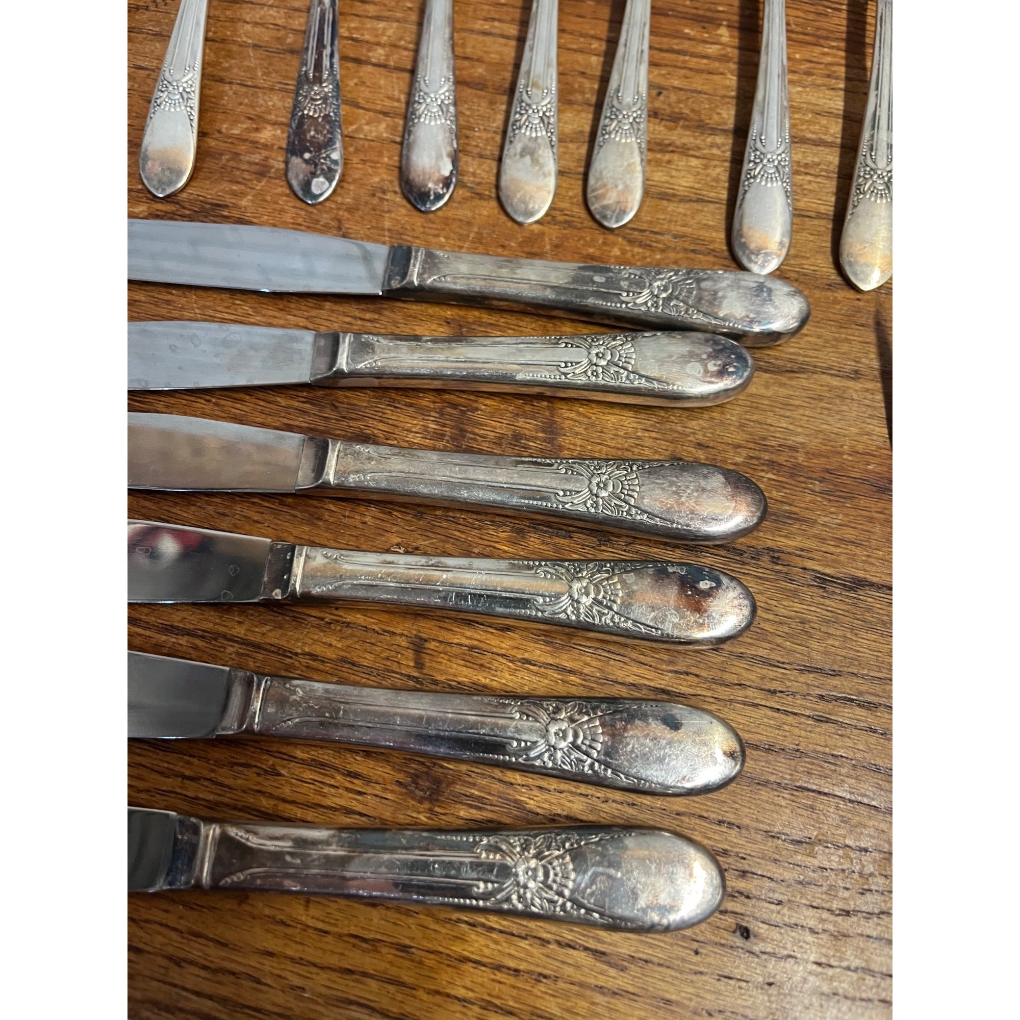 Vintage WM Rogers Stainless Silverplate Flatware "Beloved" 47pc Set Silverware