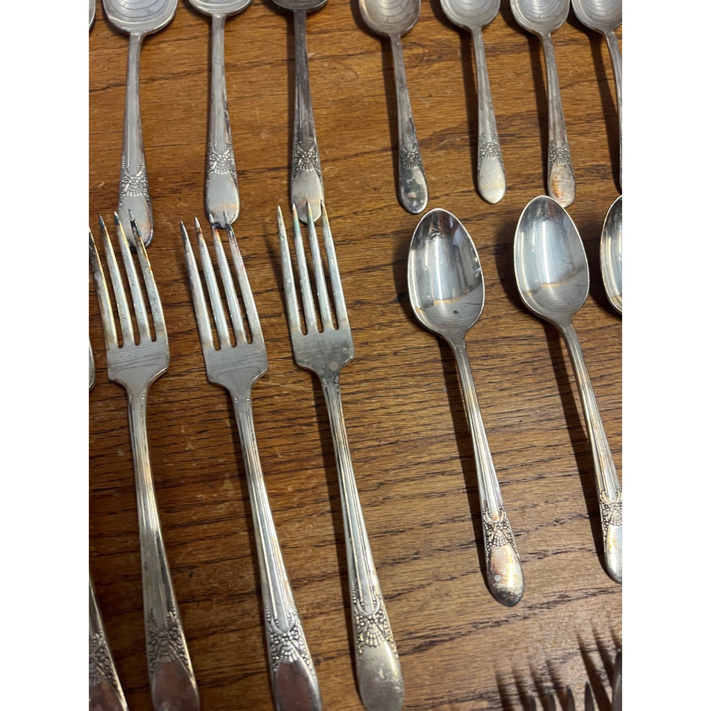 Vintage WM Rogers Stainless Silverplate Flatware "Beloved" 47pc Set Silverware