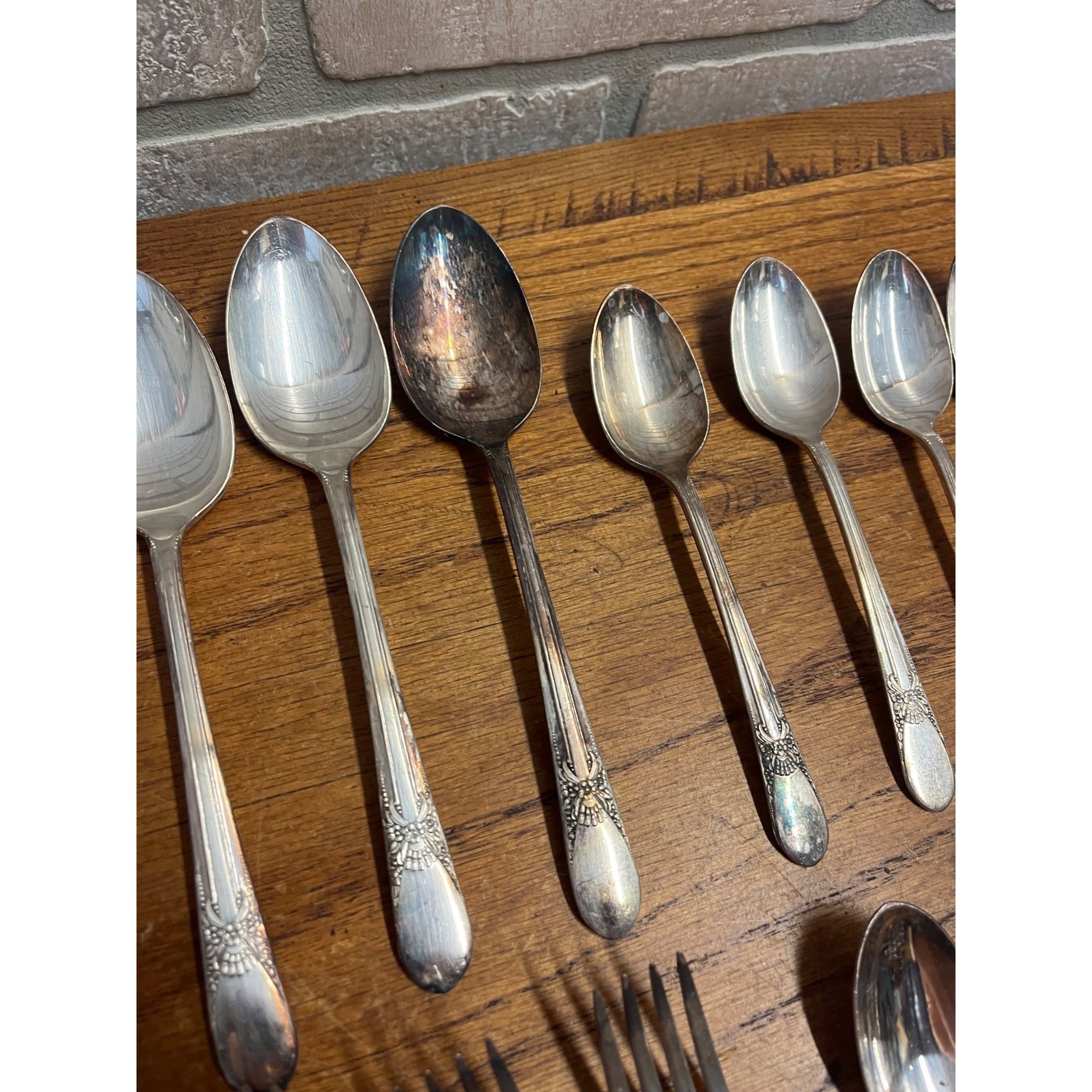 Vintage WM Rogers Stainless Silverplate Flatware "Beloved" 47pc Set Silverware