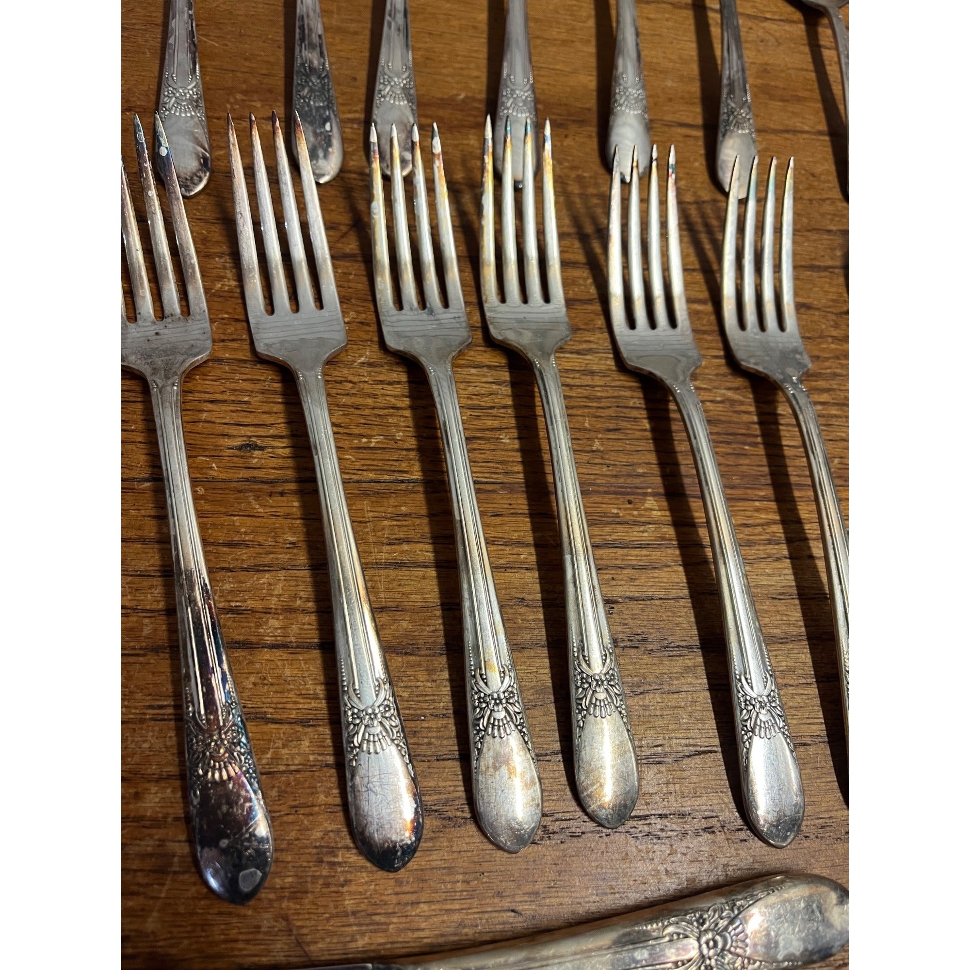 Vintage WM Rogers Stainless Silverplate Flatware "Beloved" 47pc Set Silverware