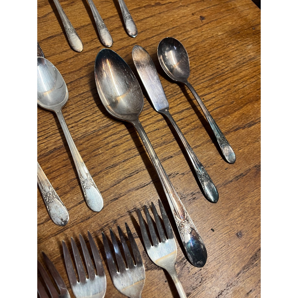Vintage WM Rogers Stainless Silverplate Flatware "Beloved" 47pc Set Silverware