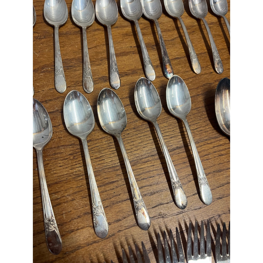 Vintage WM Rogers Stainless Silverplate Flatware "Beloved" 47pc Set Silverware