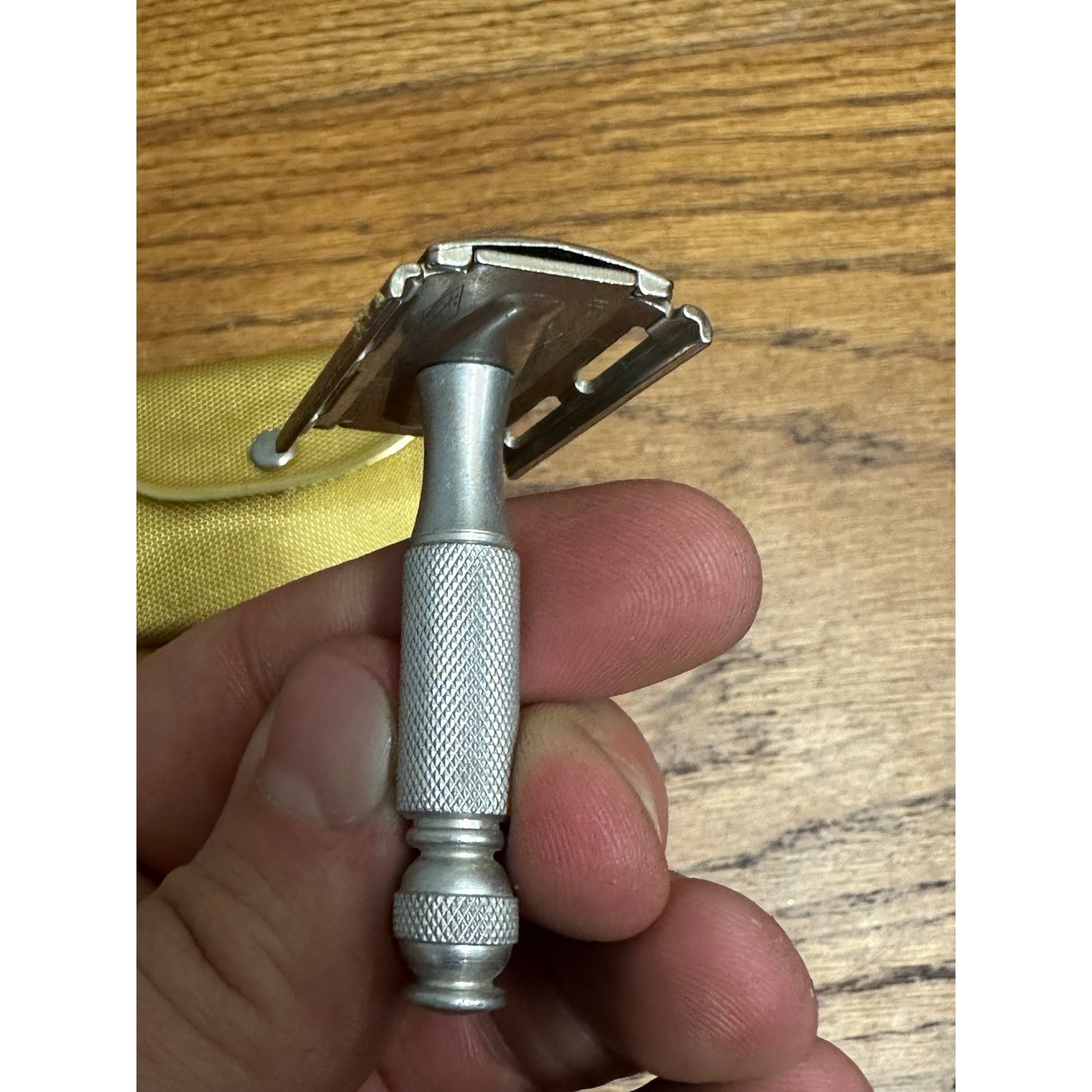 Vintage 1967 Gillette Travel Tech Safety Razor M3 Small Mini 2" w/ Case