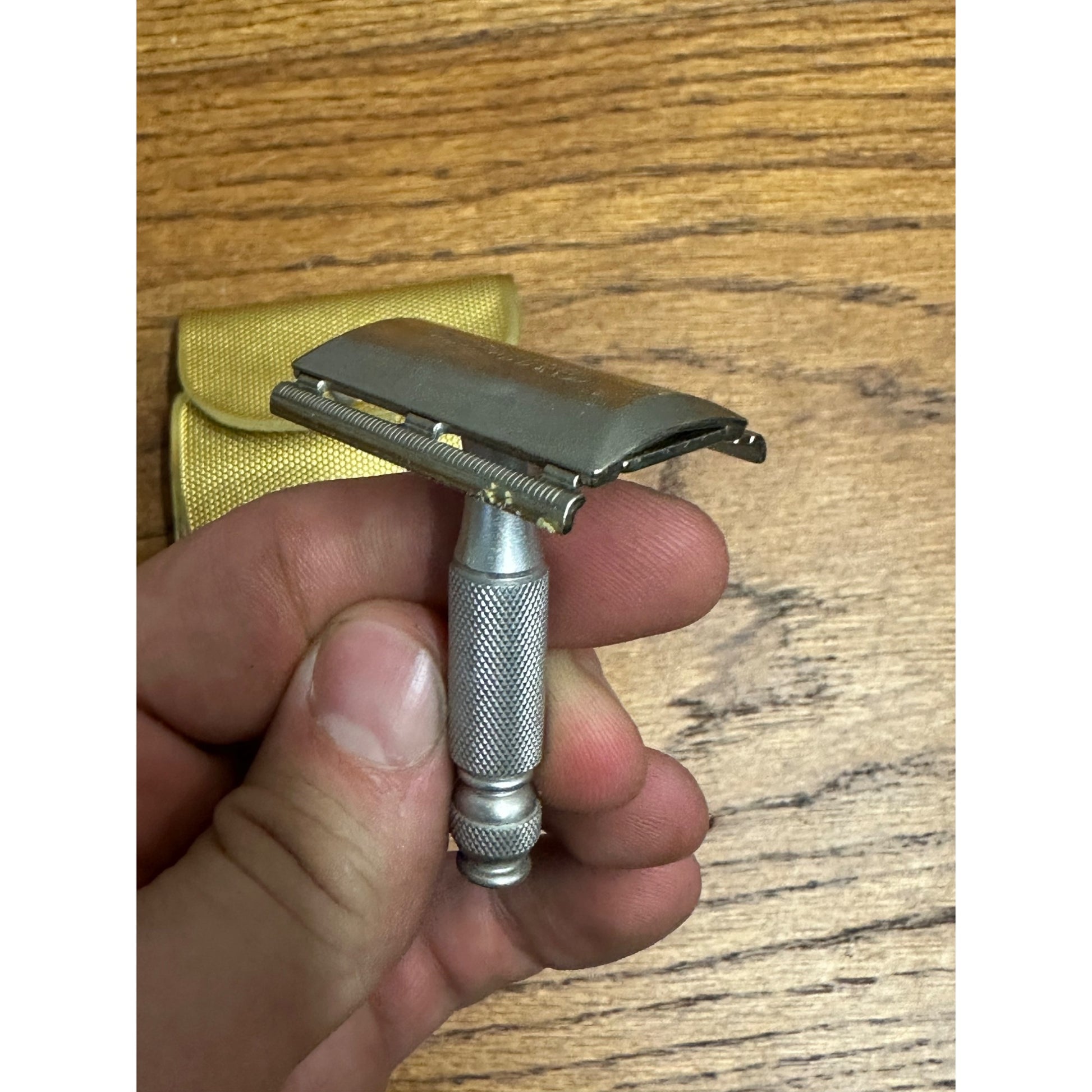 Vintage 1967 Gillette Travel Tech Safety Razor M3 Small Mini 2" w/ Case