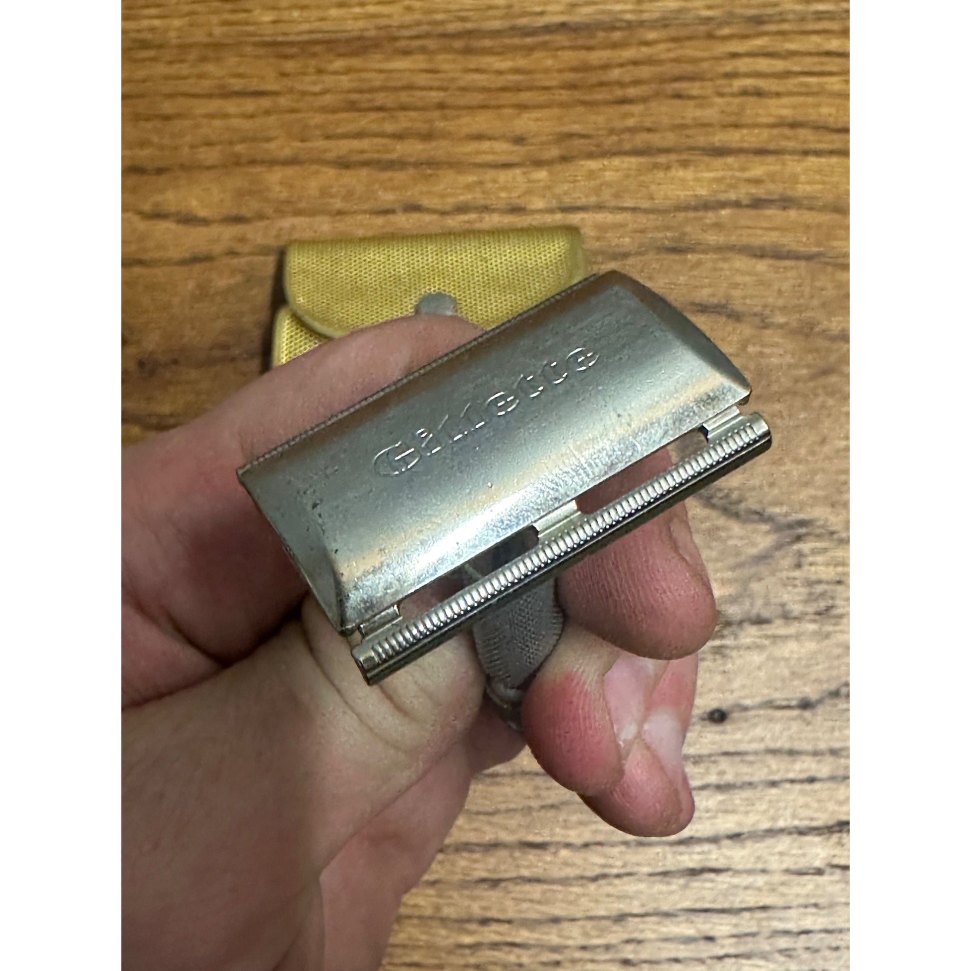 Vintage 1967 Gillette Travel Tech Safety Razor M3 Small Mini 2" w/ Case