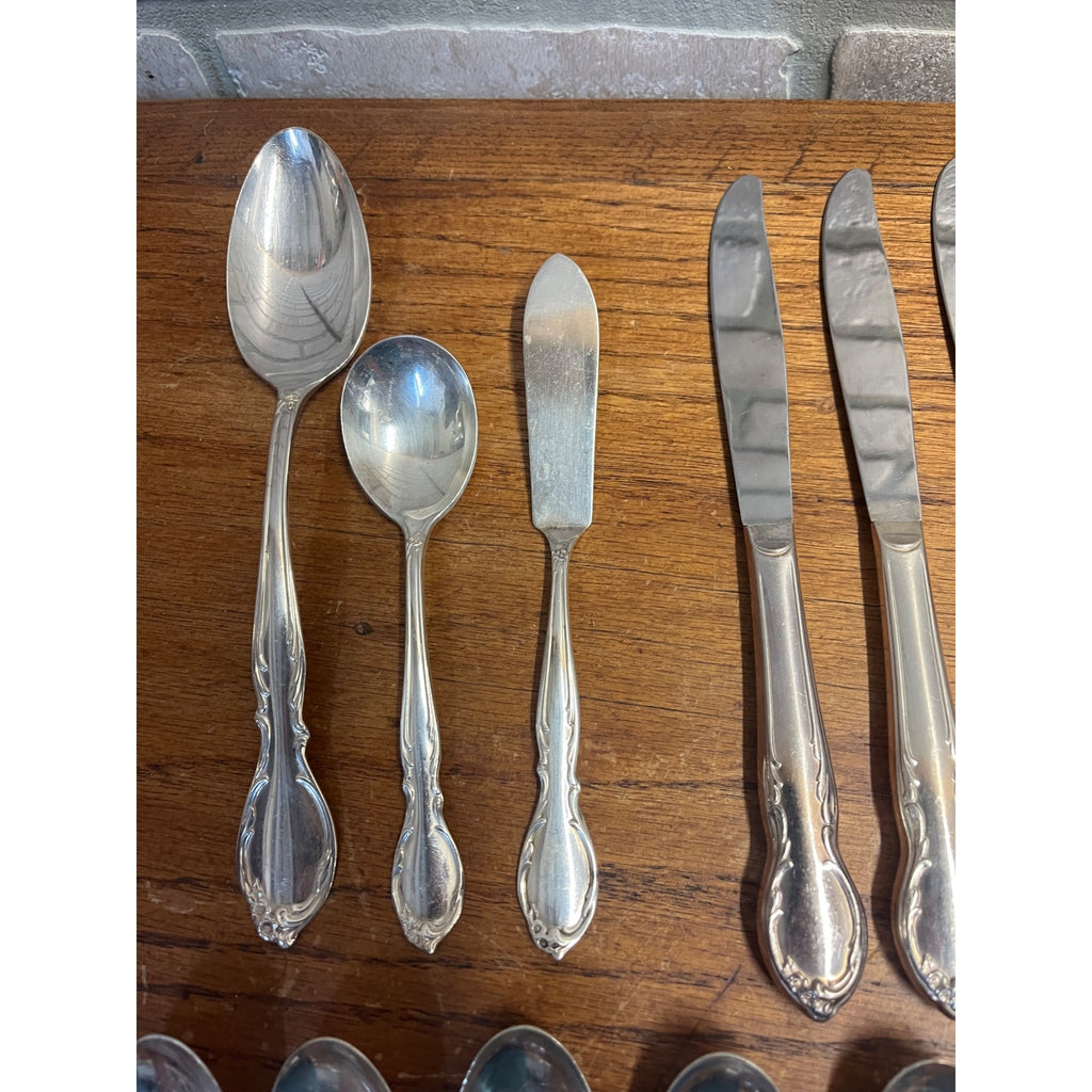 Vintage 1959 Wm Rogers IS Silver Plate Moonlight Lovelight 38pc Set