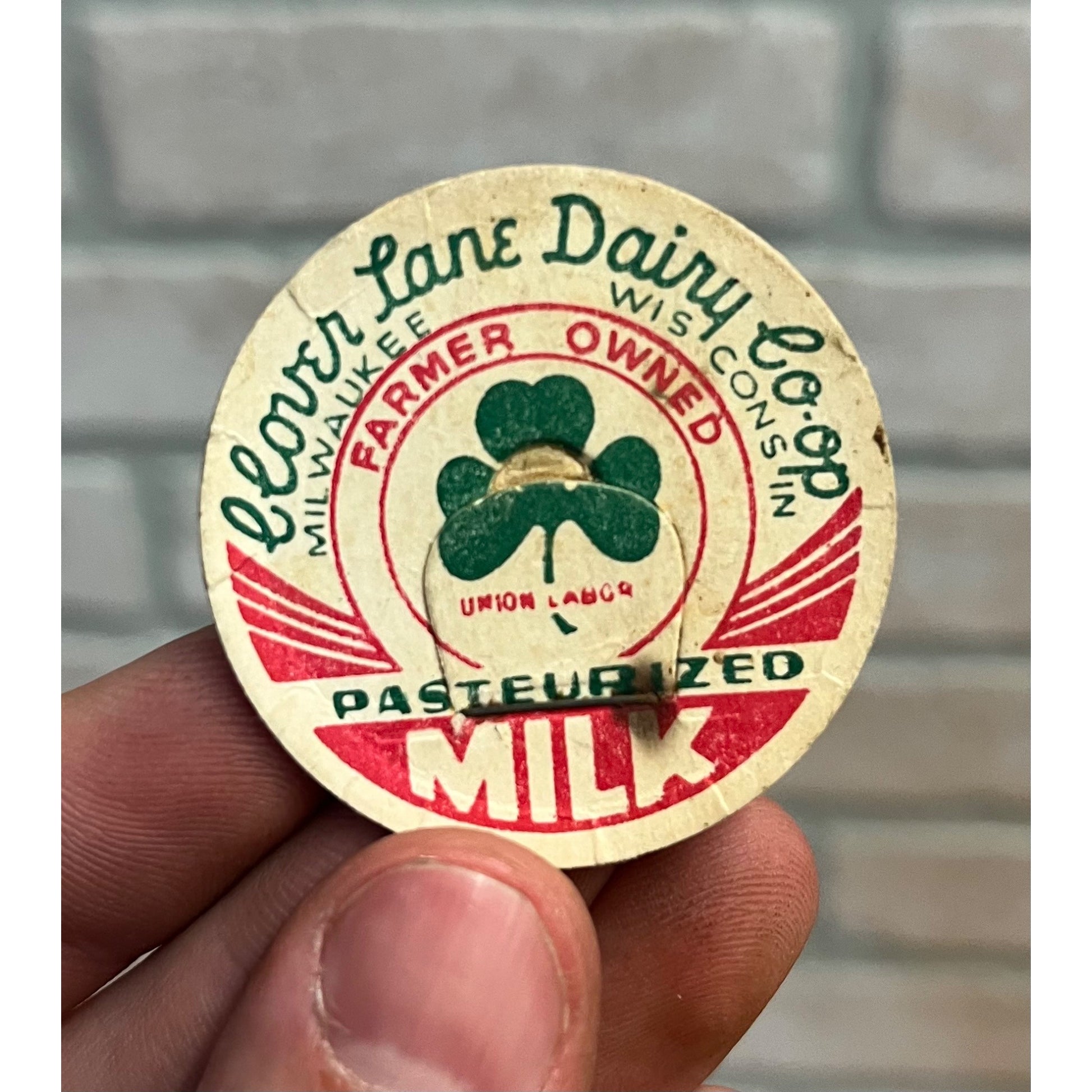 Vintage Clover Lane Dairy Co. Milwaukee Wisconsin Milk Bottle Cap Green