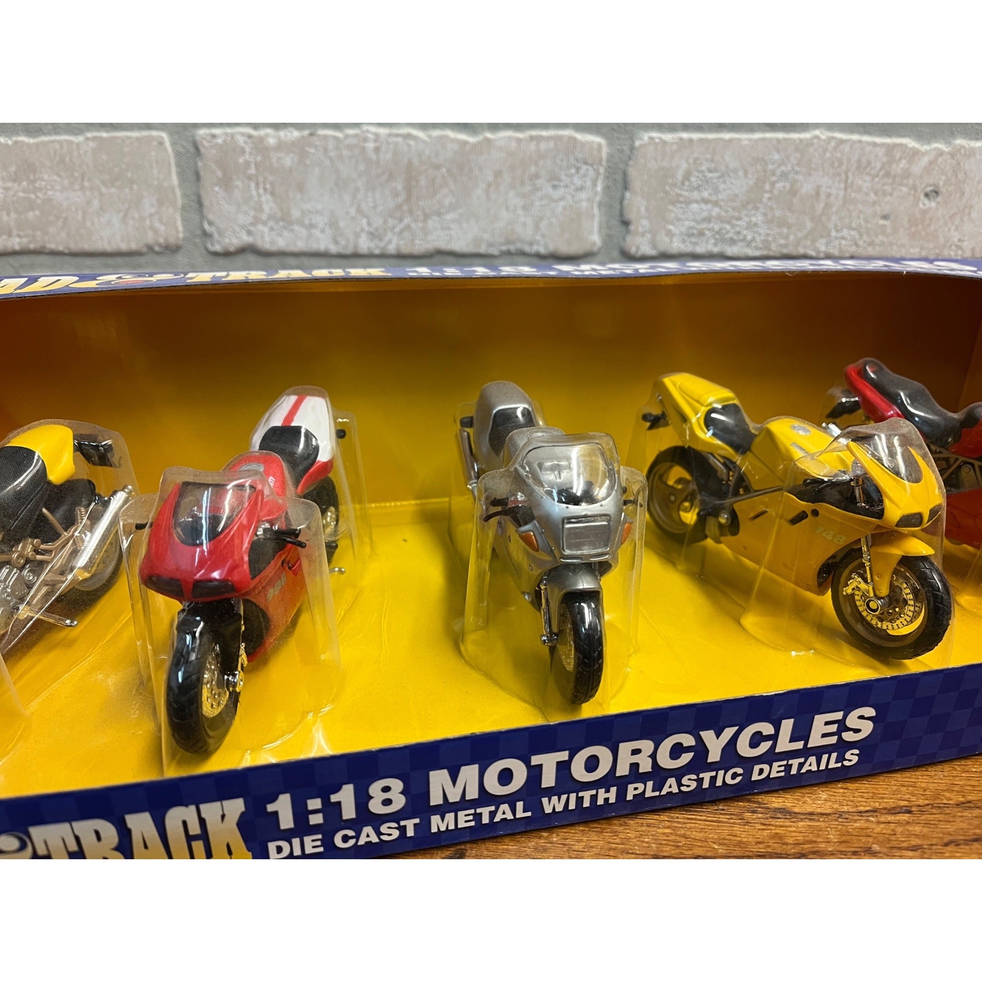 Maisto 1:18 Scale Road And Track 1/18 Scale DUCATI Motorcycle NEW 5-Pack