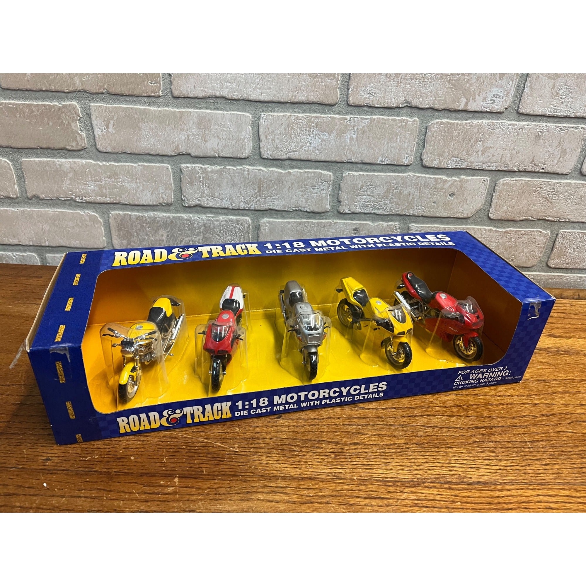 Maisto 1:18 Scale Road And Track 1/18 Scale DUCATI Motorcycle NEW 5-Pack